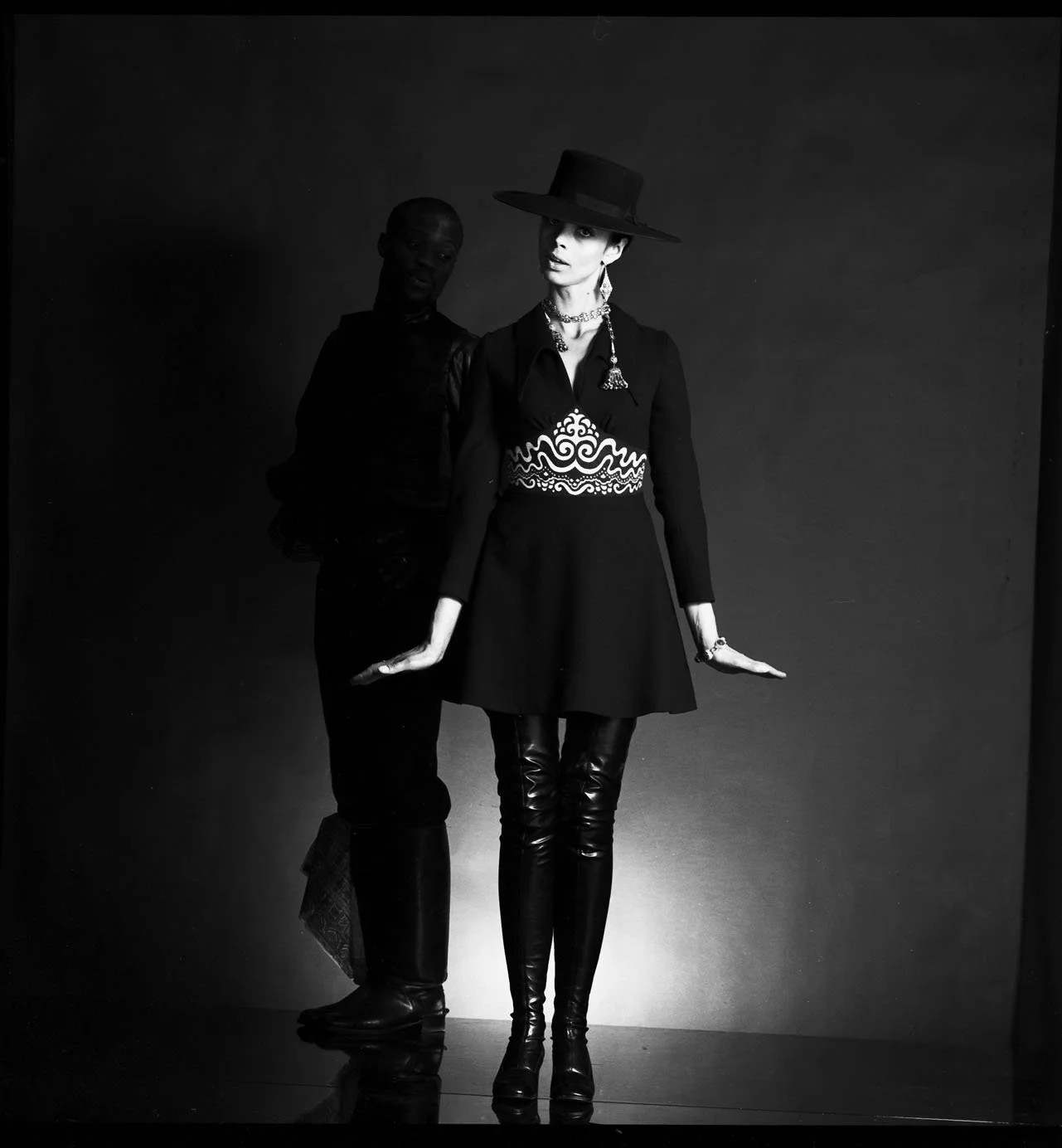 011_4.BLACK IS BEAUTYFUL-EDITORIAL (ALVILETTE 1968_69)_002_NEGATIV_PA.jpg