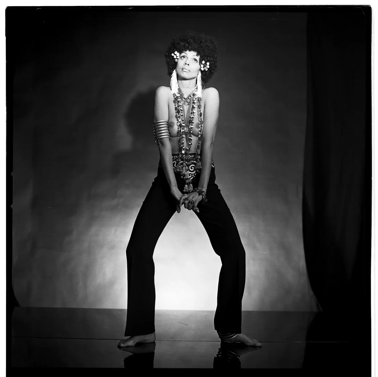012_4.BLACK IS BEAUTYFUL-EDITORIAL (ALVILETTE 1968_69)_005_NEGATIV_PA.jpg