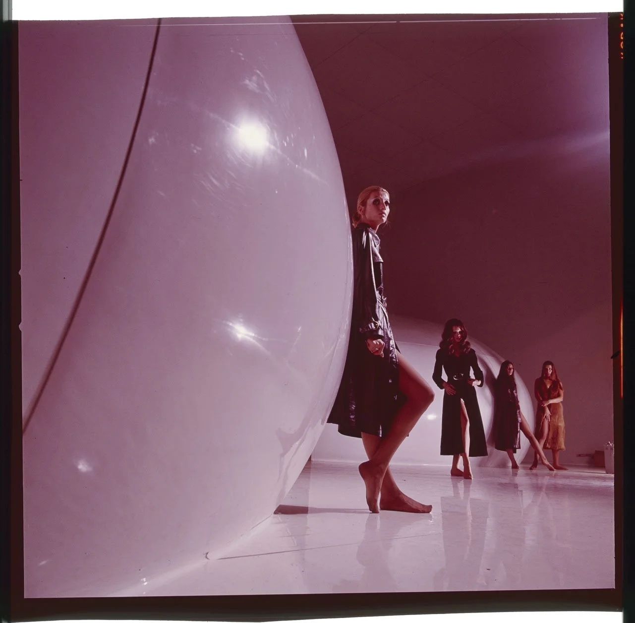 002_2.FASHION IN Expo-Design+Fashion-Konzeptionen (1969)_002 _PA.jpg