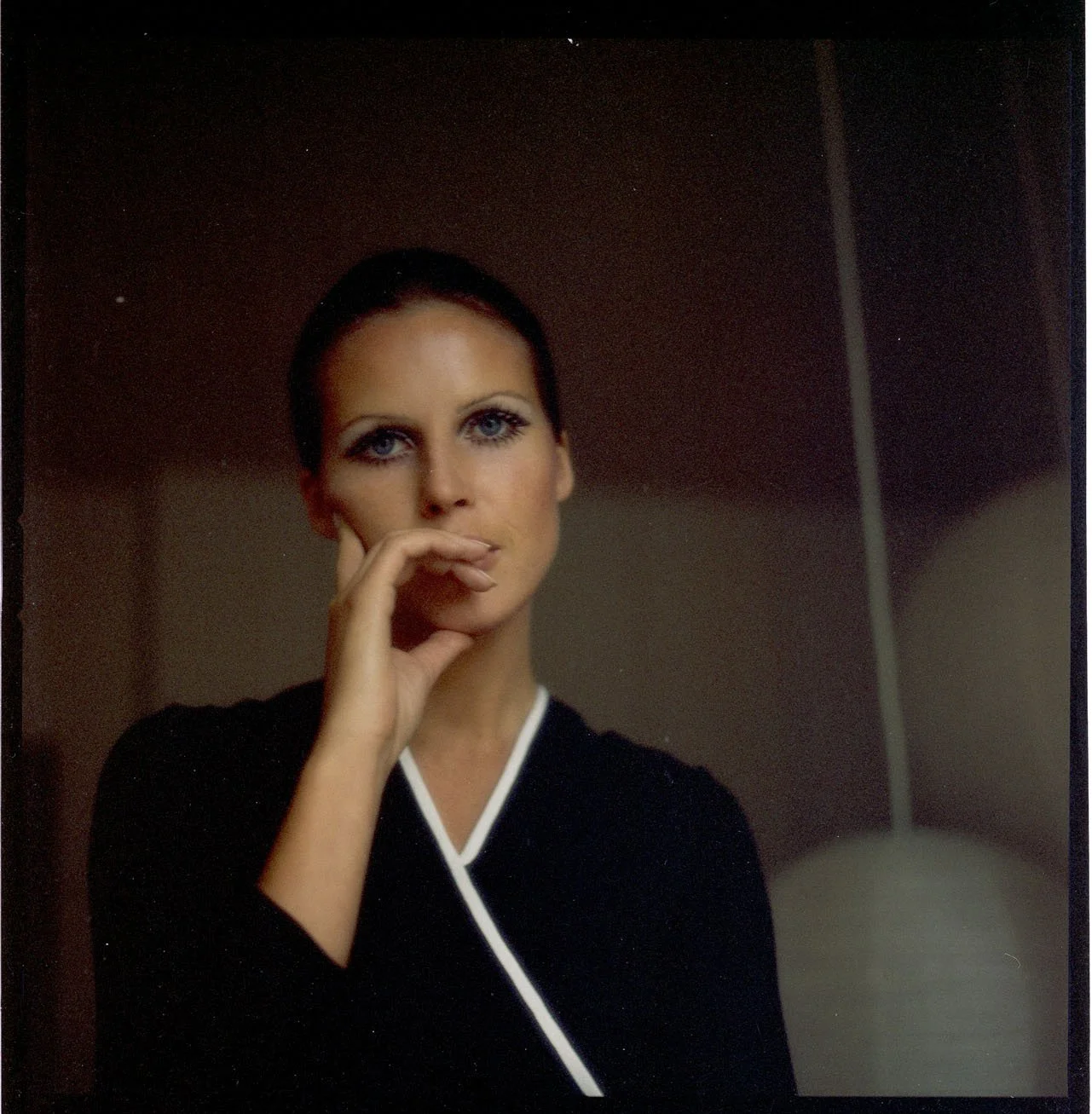 017A_4.BLACK IS BEAUTYFUL-EDITORIAL (ALVILETTE 1968_69)_009_NEGATIV_PA.jpg