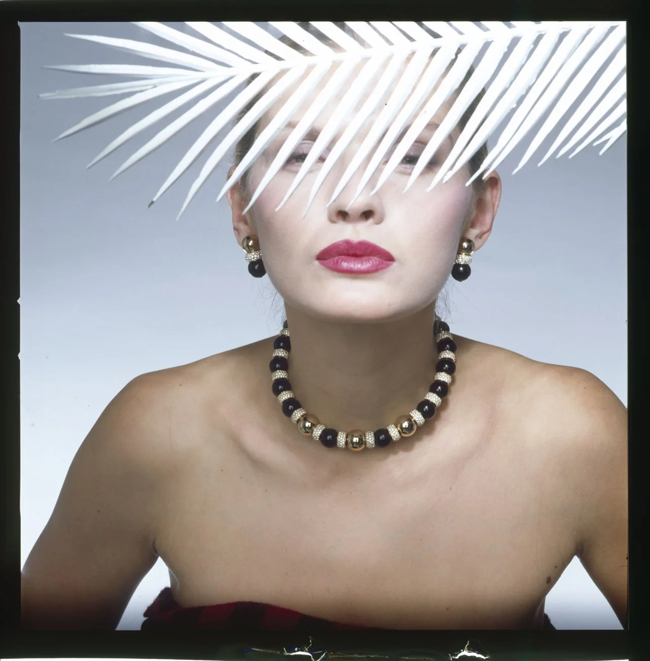 0539B_26.DIOR JEWELRY_BEAUTY_COSMETICS_(SYLVIA GOBBEL)_1983_005_PA.jpg