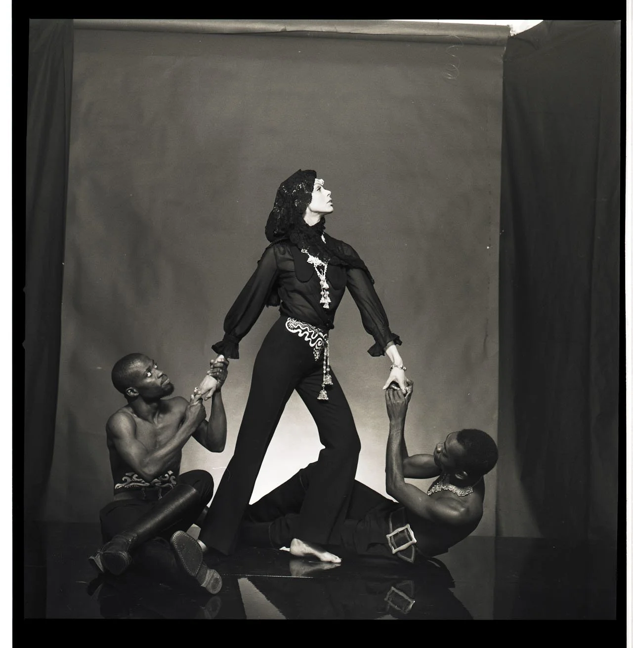 006A_4.BLACK IS BEAUTYFUL-EDITORIAL (ALVILETTE 1968_69)_003_NEGATIV_PA.jpg
