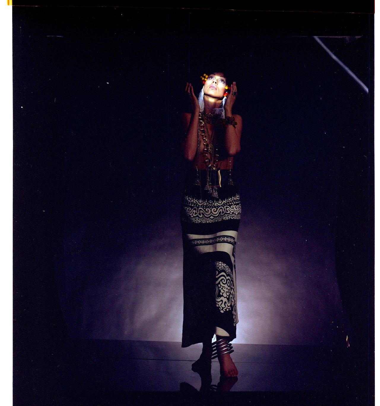 008B_4.BLACK IS BEAUTYFUL-EDITORIAL (ALVILETTE 1968_69)_007_NEGATIV_PA.jpg