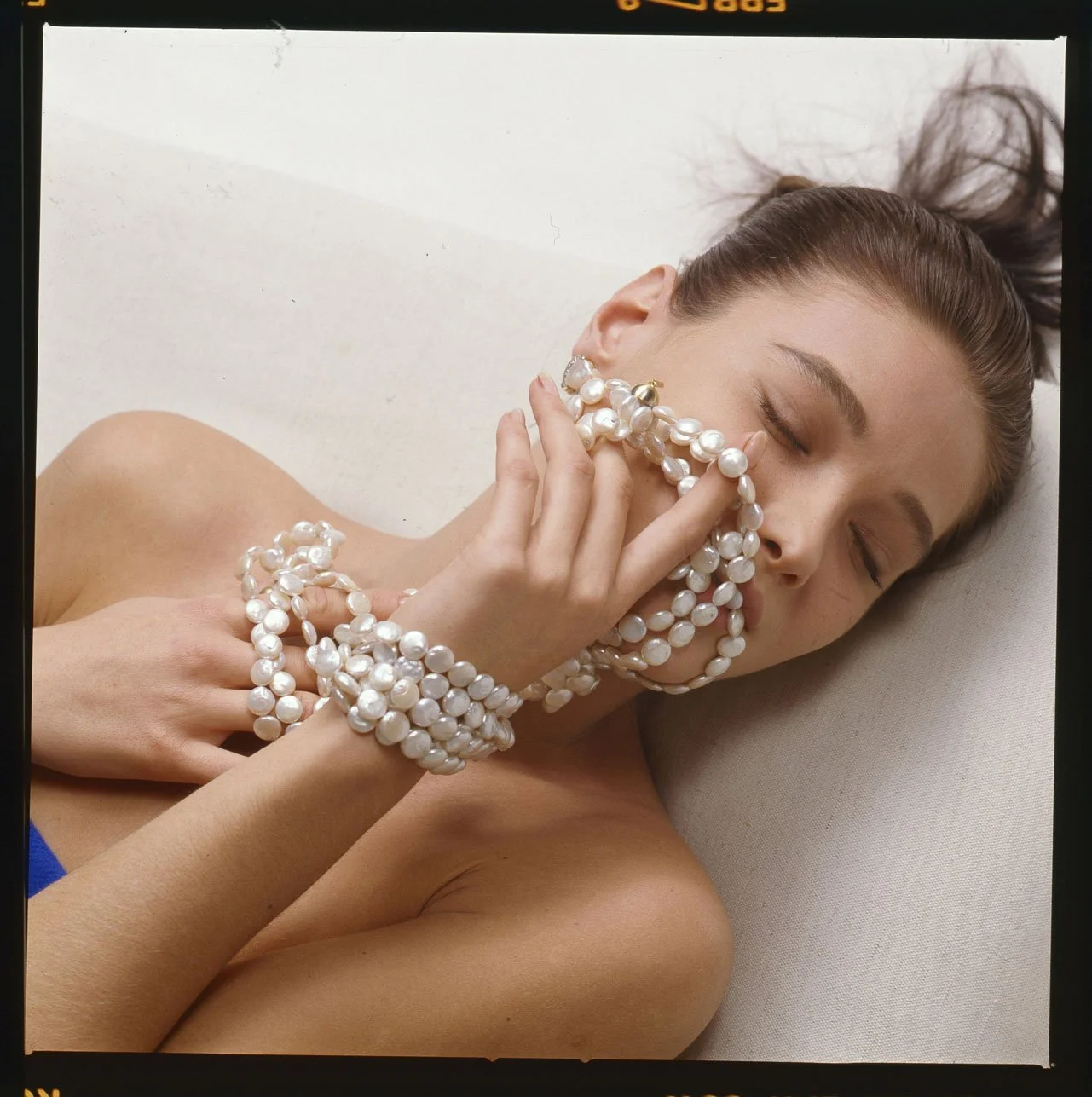 0648_26.DIOR JEWELRY_BEAUTY_COSMETICS_DIOR 1988_(CARLA BRUNI)_003_PA.jpg