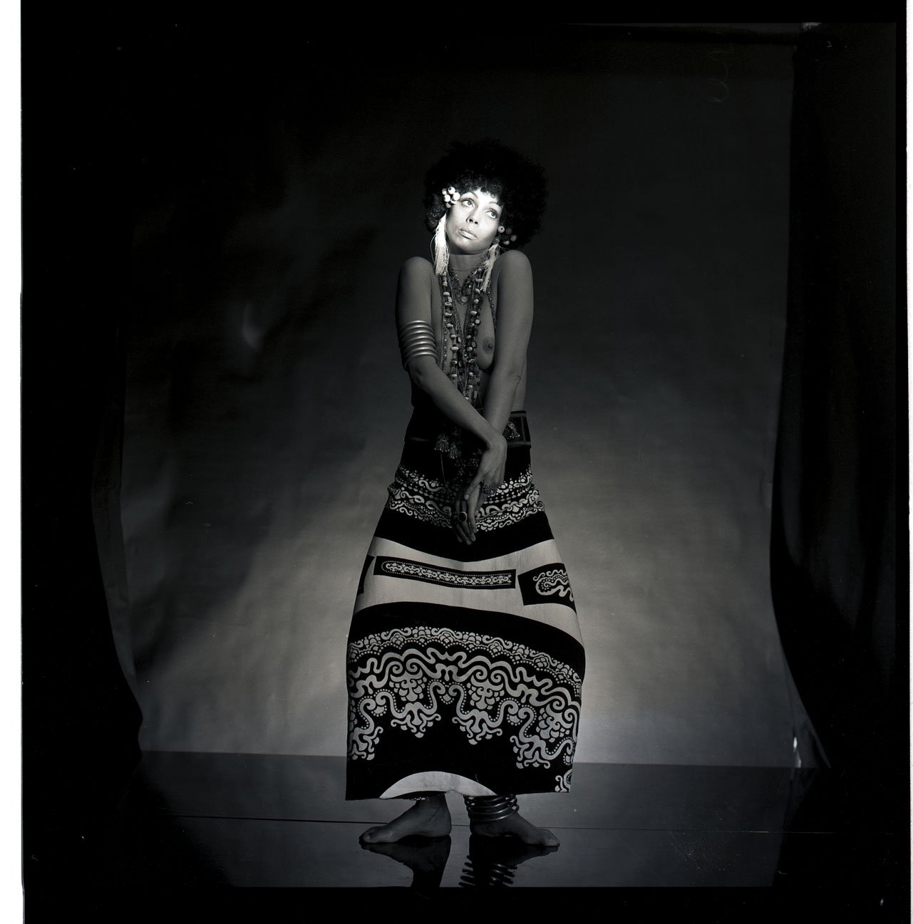 016_4.BLACK IS BEAUTYFUL-EDITORIAL (ALVILETTE 1968_69)_003_NEGATIV_PA.jpg