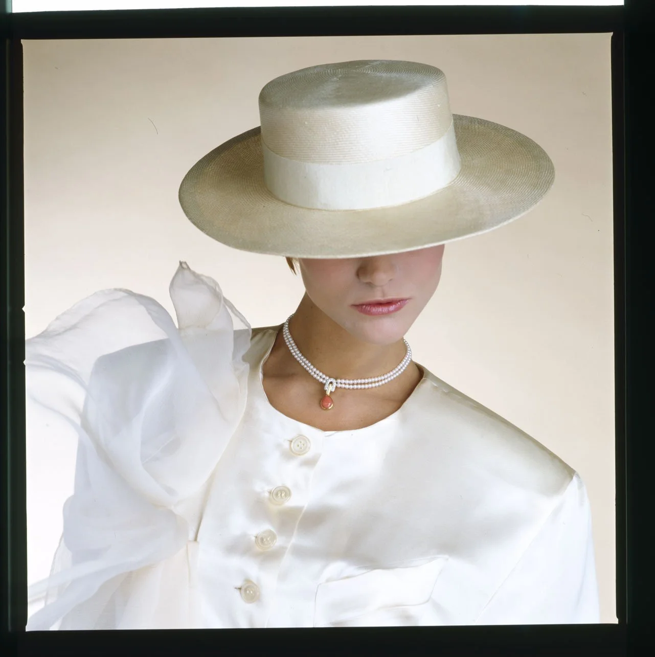 069_26.DIOR JEWELRY_BEAUTY_COSMETICS_DIOR 1984_001 2_PA.jpg