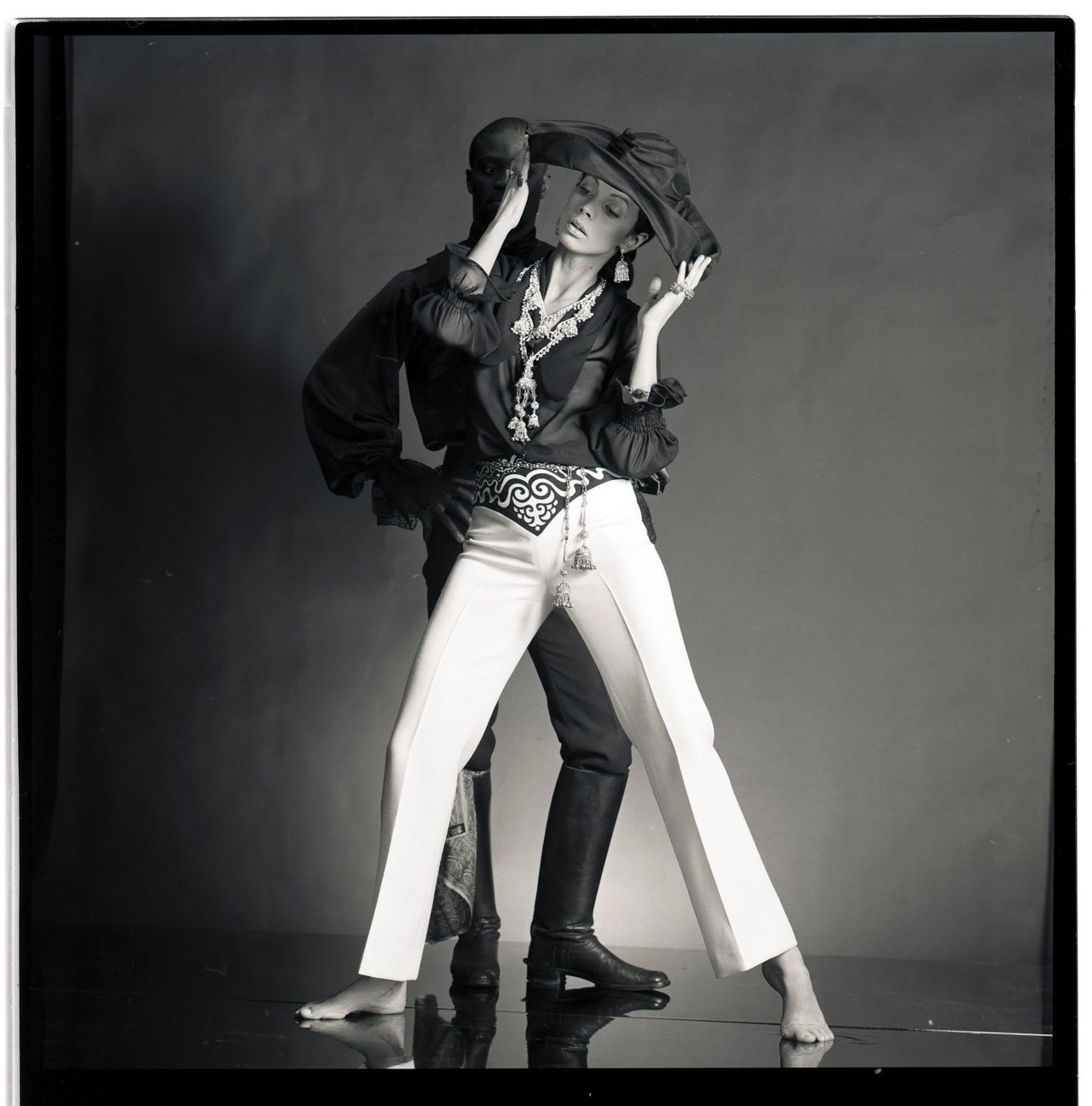 007_4.BLACK IS BEAUTYFUL-EDITORIAL (ALVILETTE 1968_69)_002_NEGATIV_PA.jpg