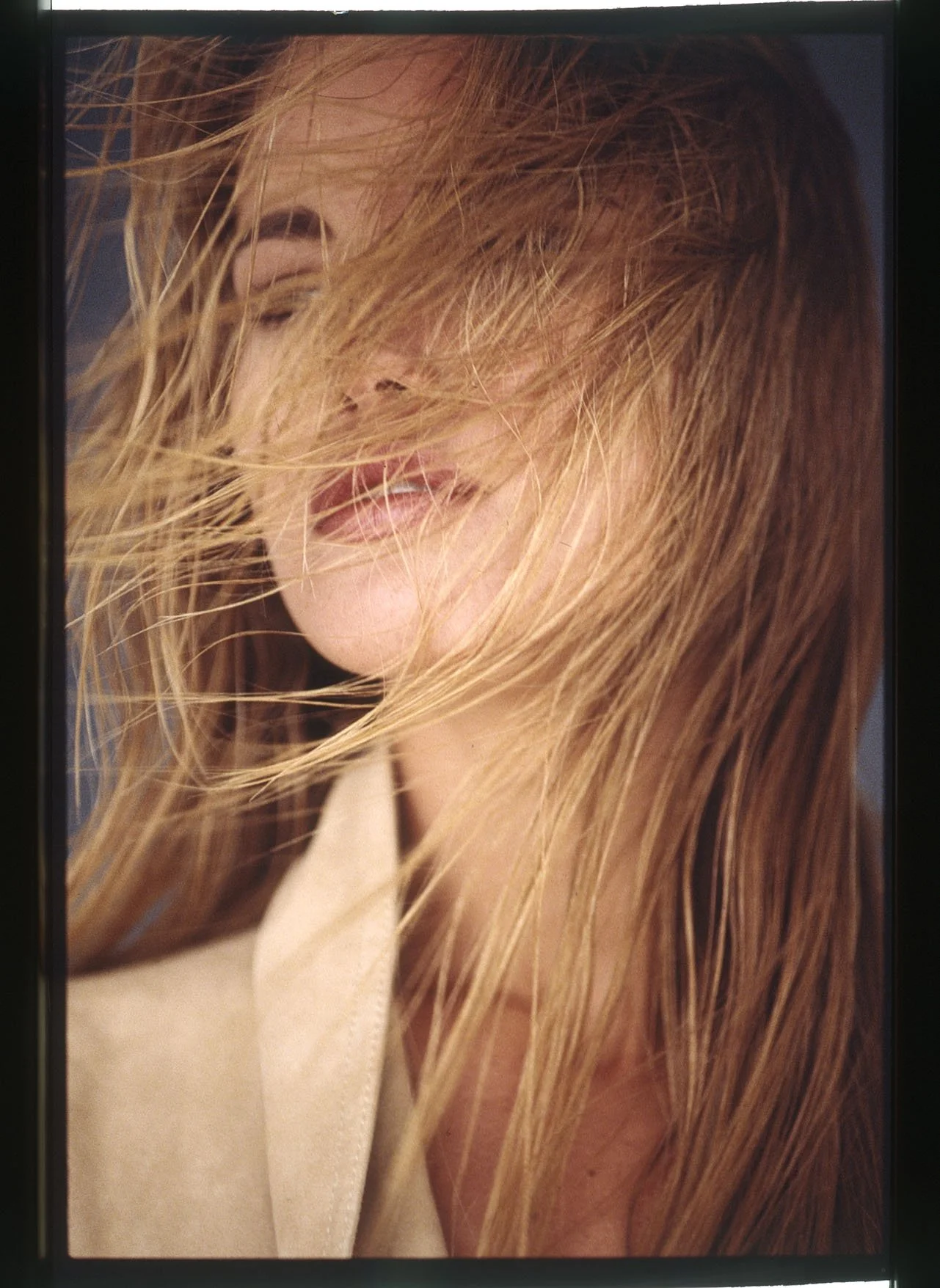 047_20.FASHION CAREN PFLEGER-AD-Kampagne-Editorial_II-1994_(VALERIA MAZZA)_001_PA.jpg