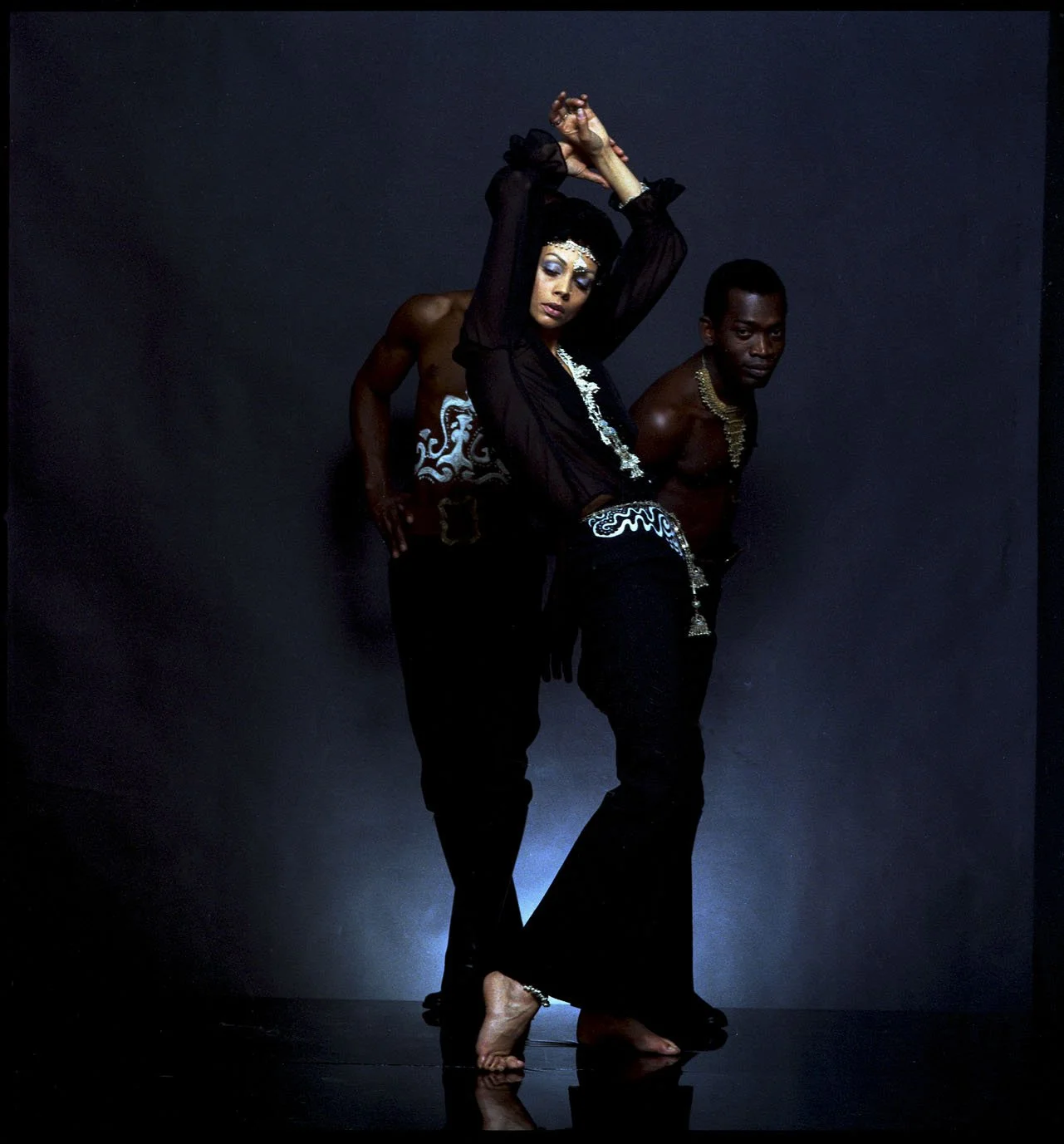 013_4.BLACK IS BEAUTYFUL-EDITORIAL (ALVILETTE 1968_69)_001_NEGATIV_PA.jpg