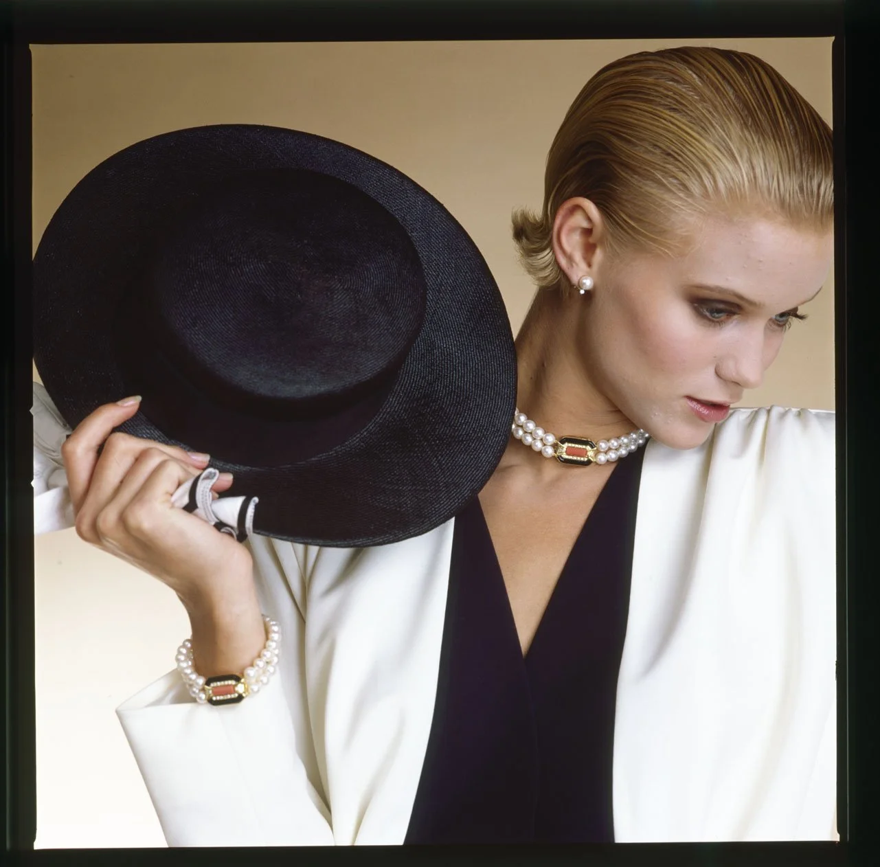 068_26.DIOR JEWELRY_BEAUTY_COSMETICS_DIOR 1984_002_PA.jpg