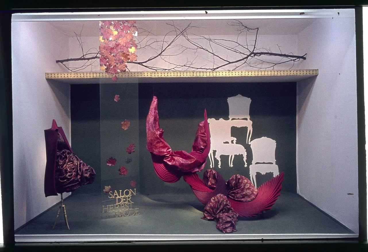 020_35.WINDOW DESIGN_KARSTADT_SALON DER HERBSTMODE_005_PA.jpg