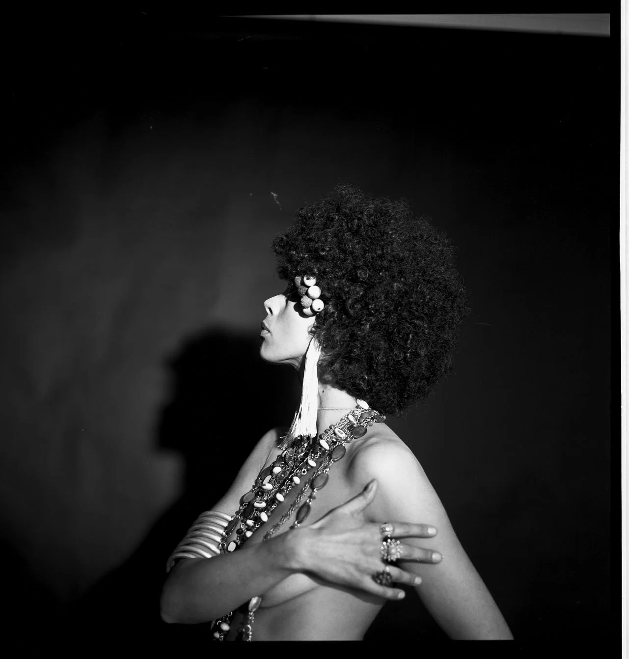 012_4.BLACK IS BEAUTYFUL-EDITORIAL (ALVILETTE 1968_69)_003_NEGATIV_PA.jpg