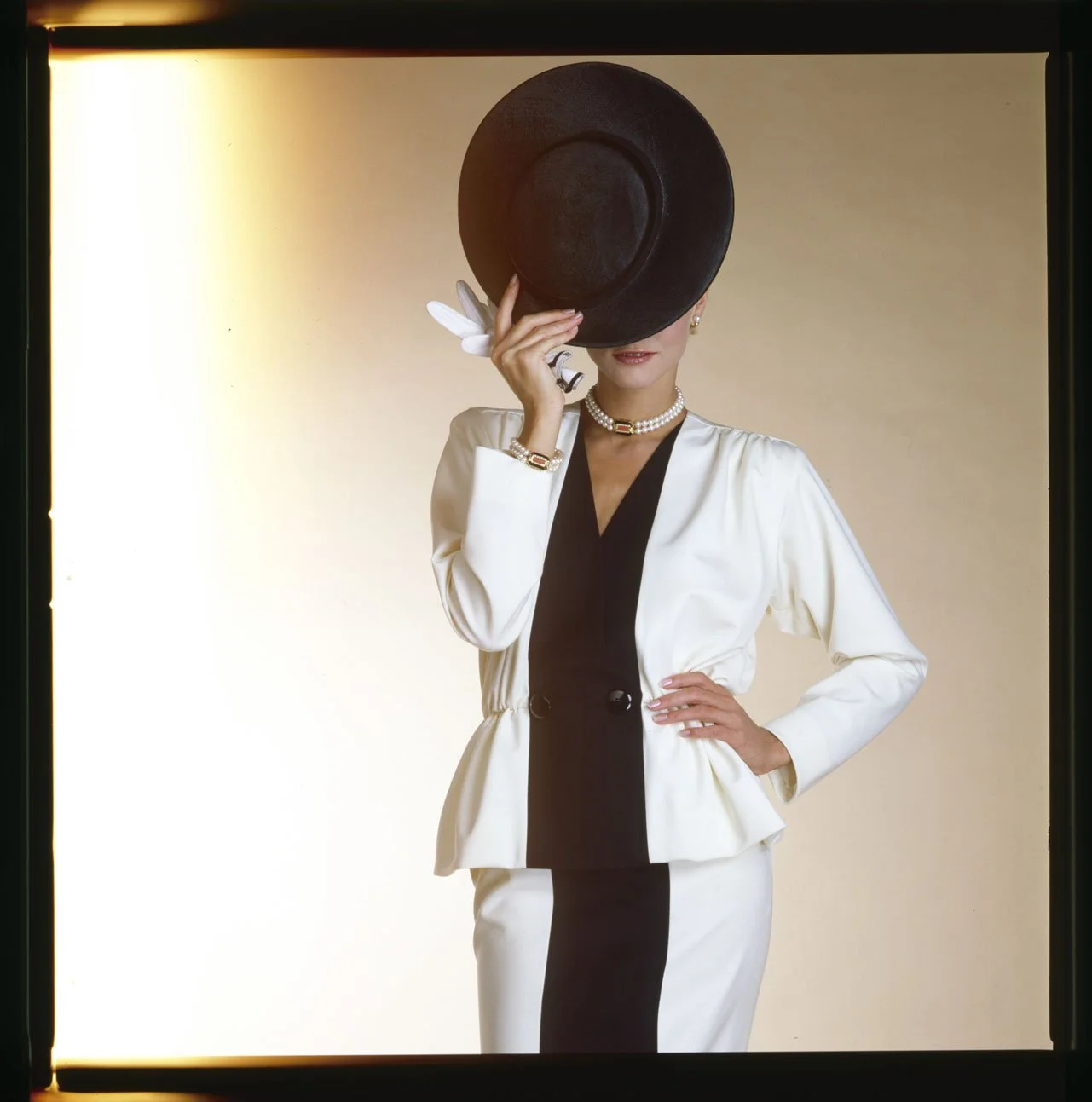 068_26.DIOR JEWELRY_BEAUTY_COSMETICS_DIOR 1984_001_PA.jpg