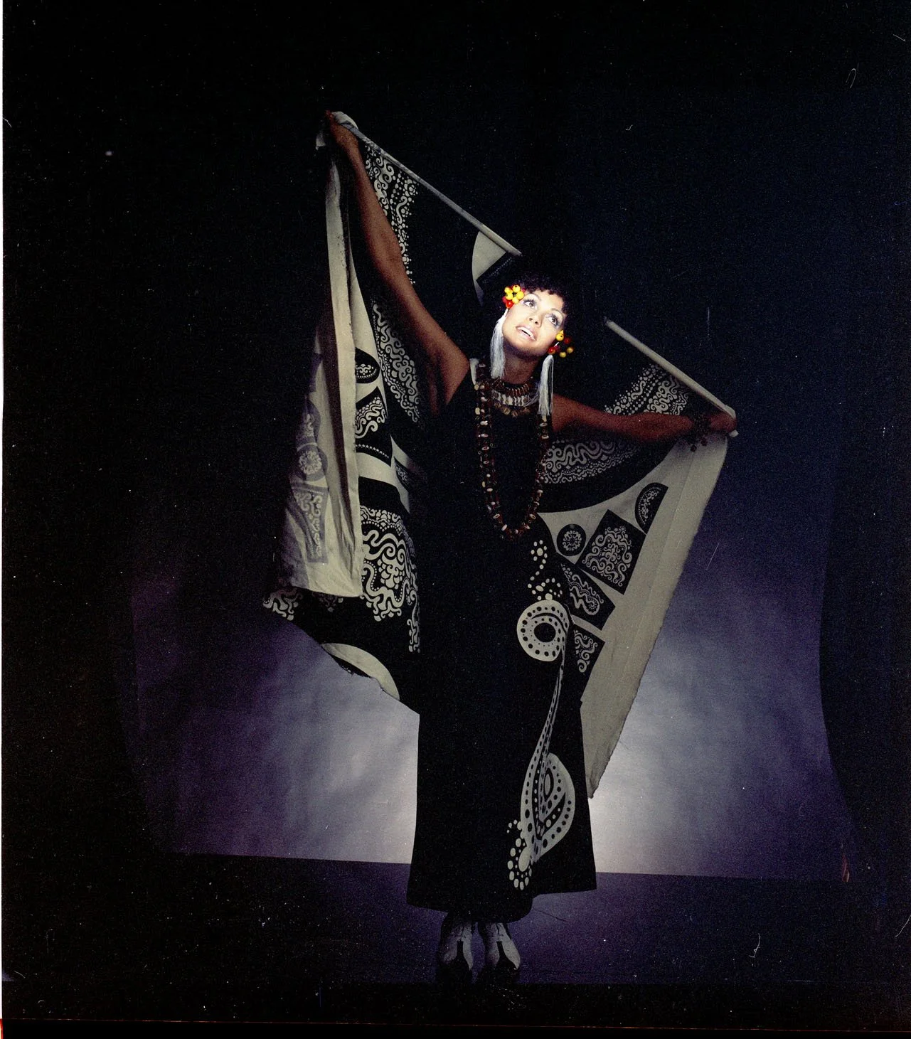 008B_4.BLACK IS BEAUTYFUL-EDITORIAL (ALVILETTE 1968_69)_003_NEGATIV_PA.jpg