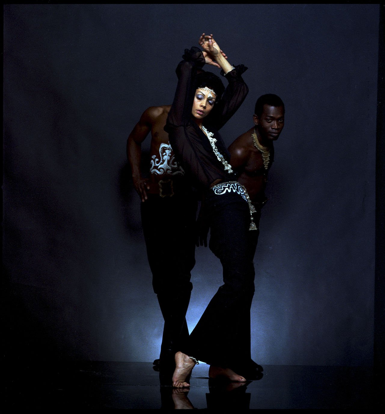 013_4.BLACK IS BEAUTYFUL-EDITORIAL (ALVILETTE 1968_69)_001_NEGATIV_PA.jpg