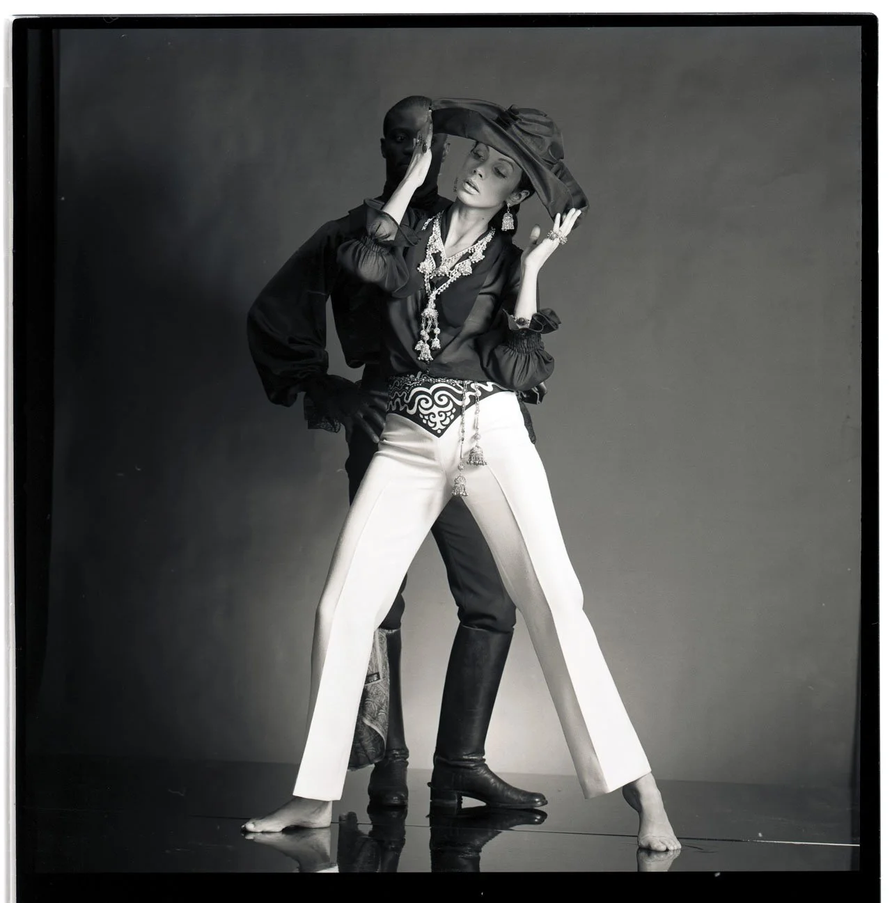 007_4.BLACK IS BEAUTYFUL-EDITORIAL (ALVILETTE 1968_69)_002_NEGATIV_PA.jpg