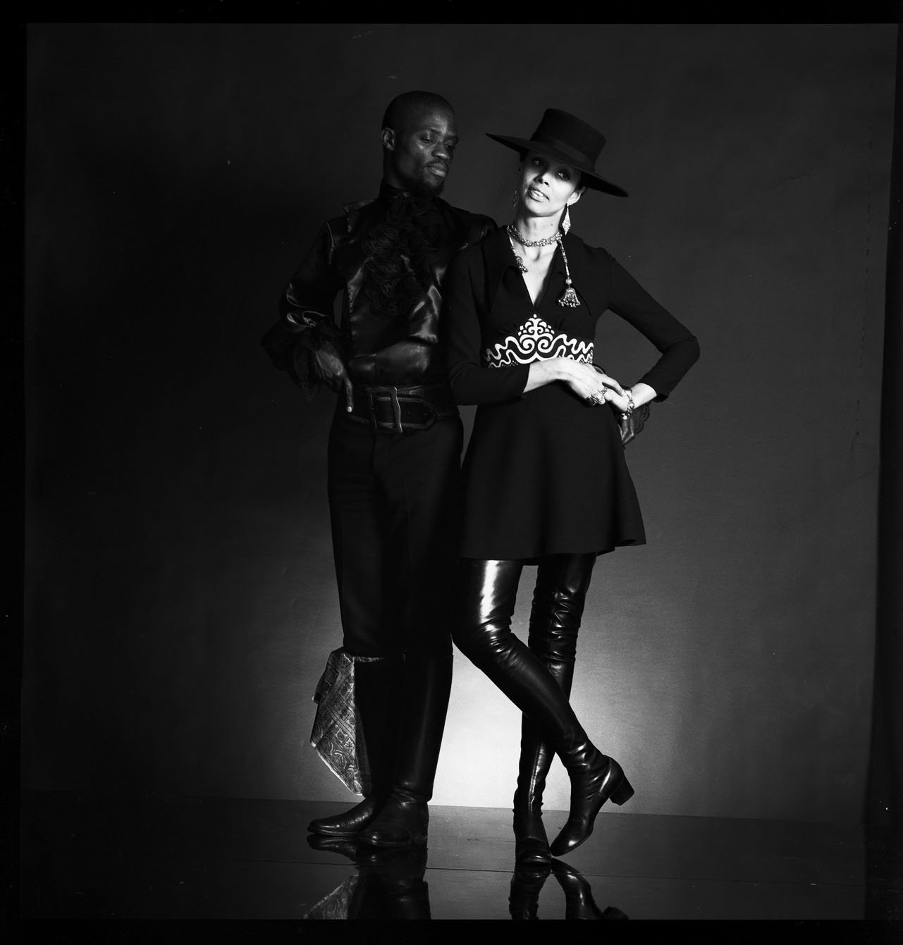 011_4.BLACK IS BEAUTYFUL-EDITORIAL (ALVILETTE 1968_69)_003_NEGATIV_PA.jpg