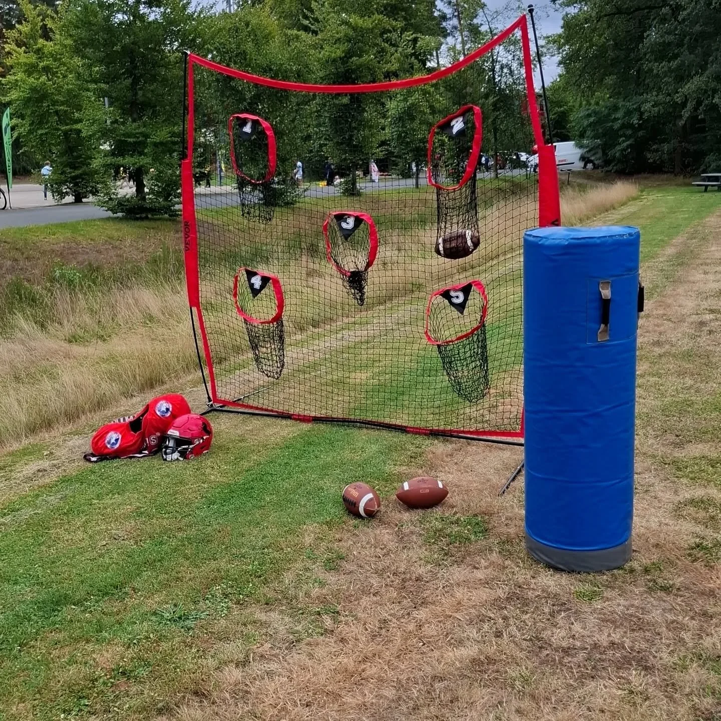 Want to learn something about american football? Join us at the university #kick-in