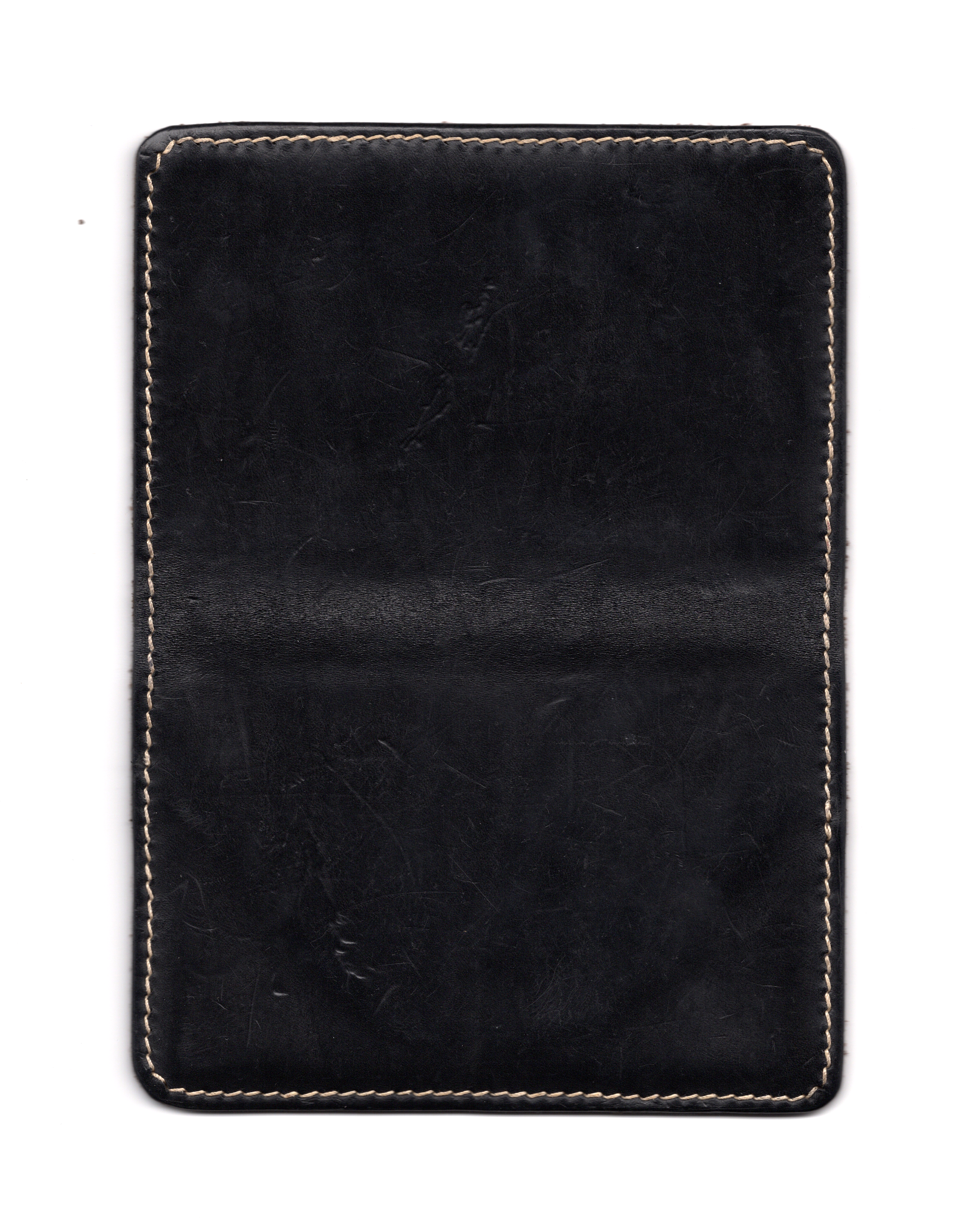 Passport Holder — Saddle-Stitched Construction
A hand-stitched leather passport holder developed with traditional saddle-stitch technique, emphasizing edge refinement and structural clarity.