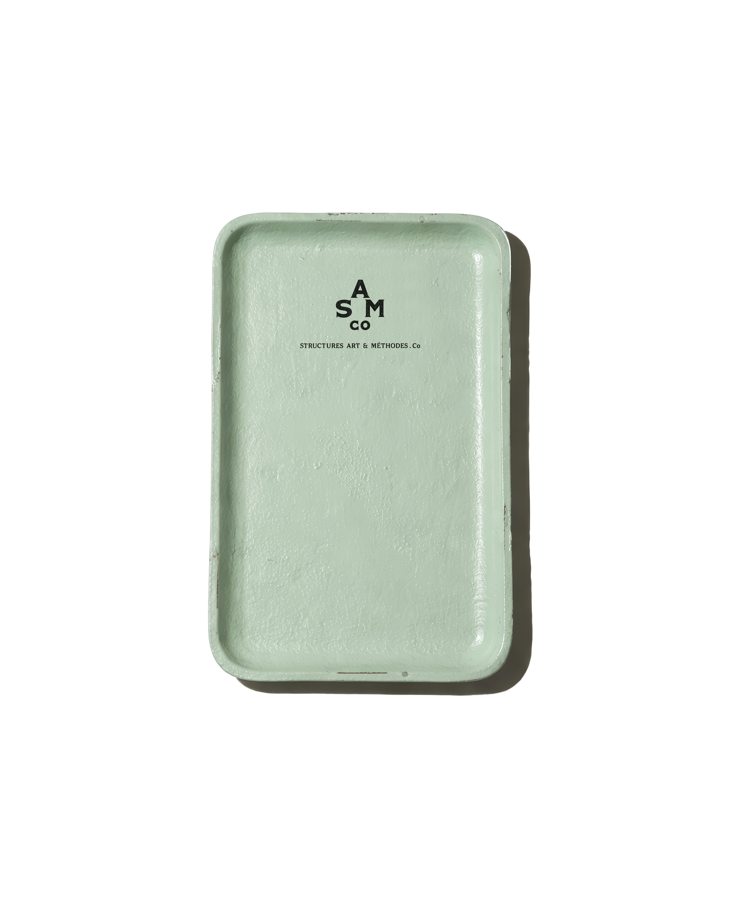 Cast Iron Catchall — Structural Object
A compact surface format in cast iron, balancing permanence and utilitarian purpose.