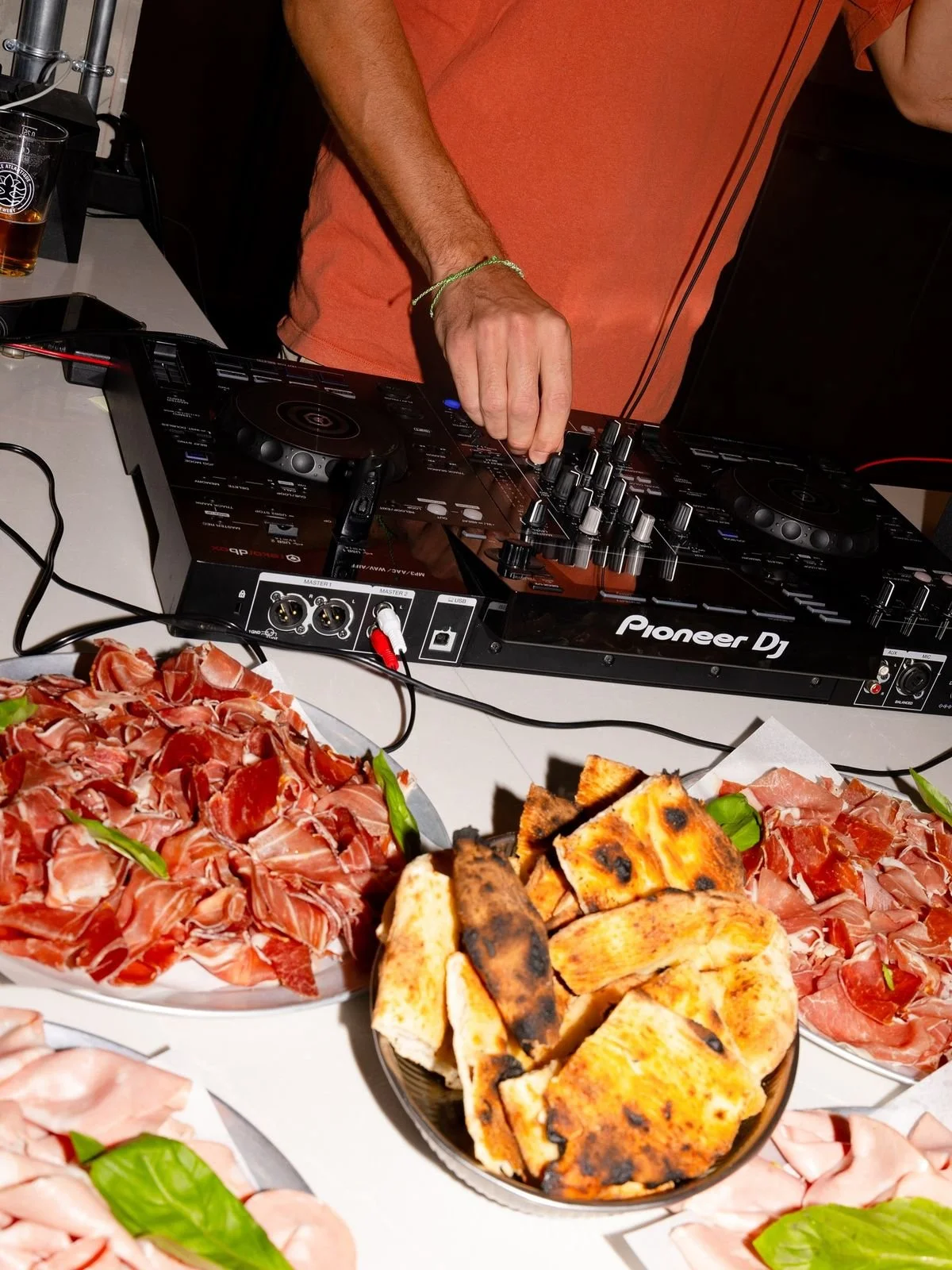 Dinner &amp; DJ Sessions