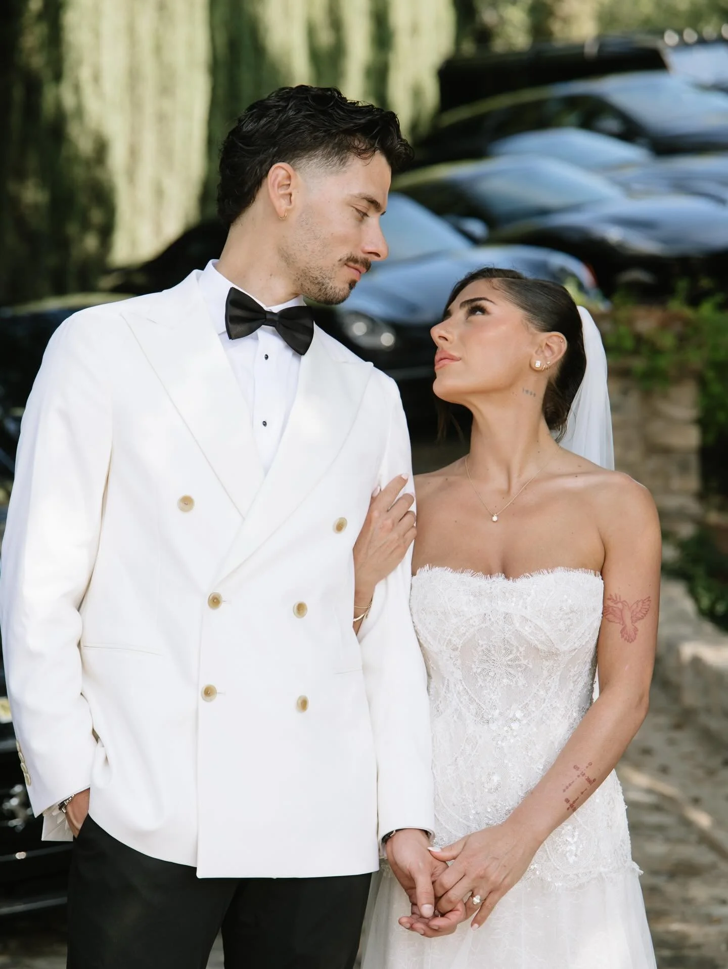 a genuine honor to be a part of this late fall day for Julia and Jay, it was completely divine 🤍 

second shot for @christinabranchphoto