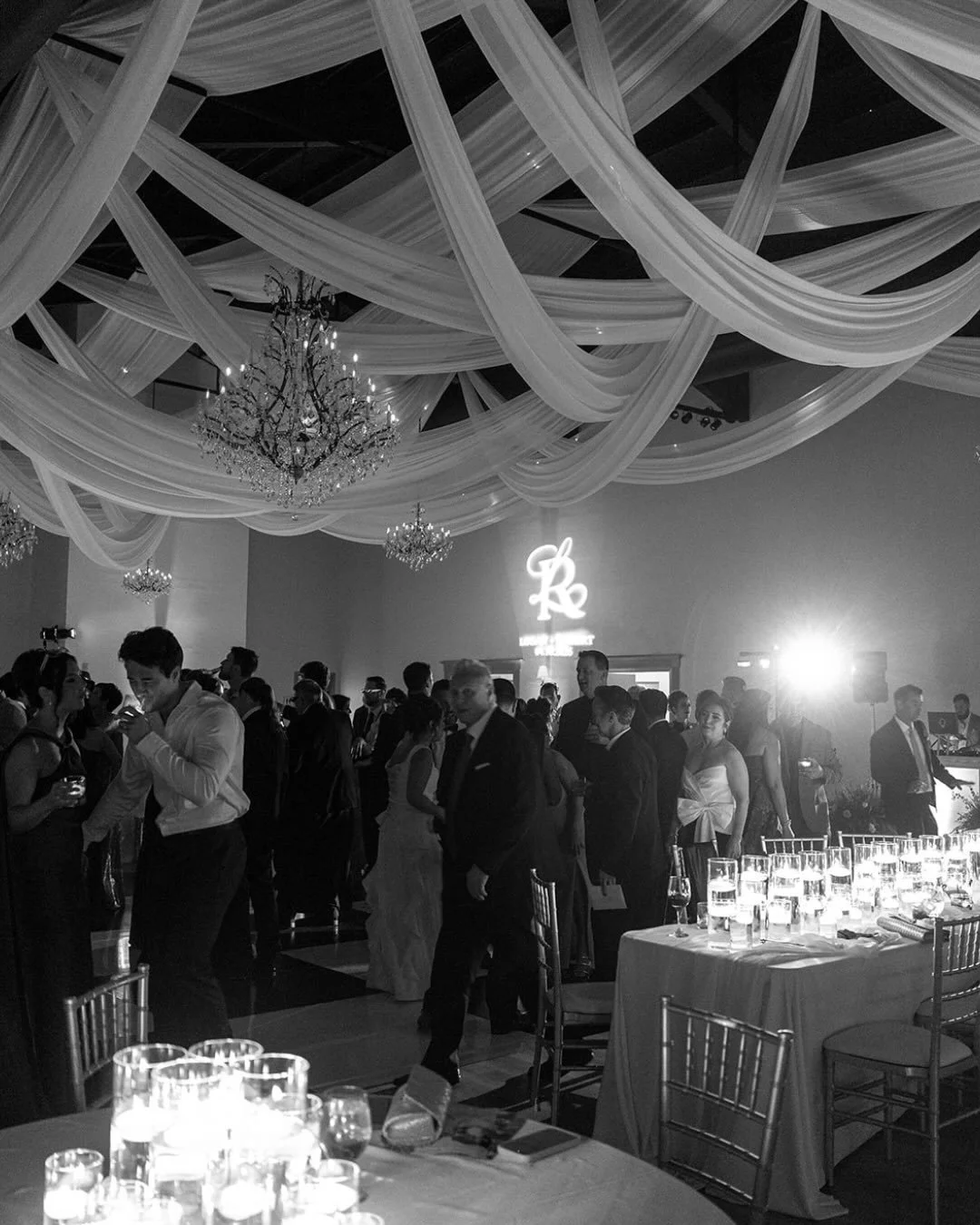 The recipe for a perfect reception: sunglasses on the dancefloor, temporary tattoos, carajillos, and all of your favorite people

Venue: @briscoemanor 
Coordinator: @kayleehumes.events 
Photographer: @juliaschweissphoto 
Florals: @secretfloralgarden_