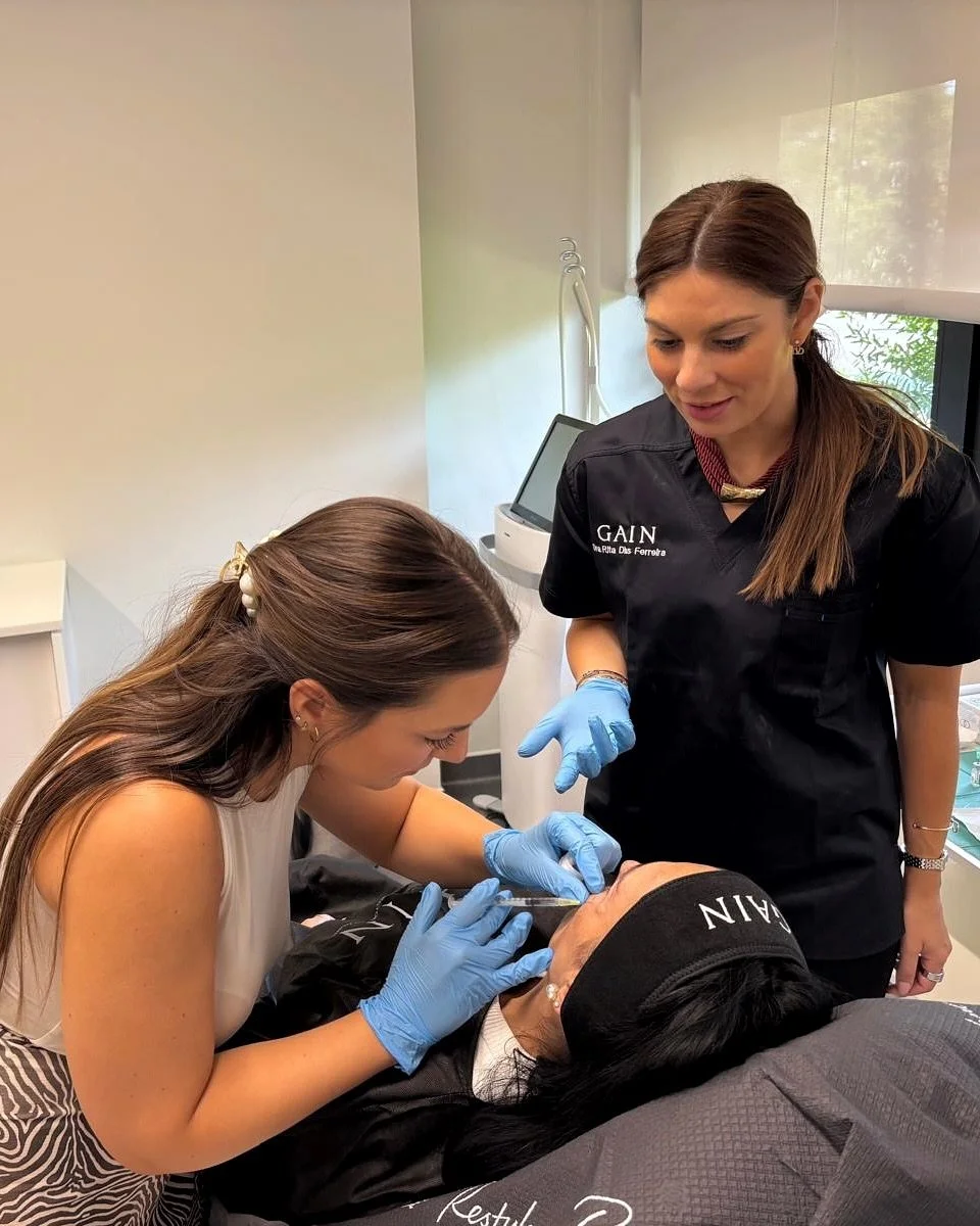 Ainda sobre o fim de semana ✨
No passado fim de semana fui até Lisboa para a apresentação oficial da nova toxina botulínica (𝗥𝗲𝗹𝗳𝘆𝗱𝗲𝘀𝘀) da @galderma e foi uma honra ter estado presente (𝘮𝘶𝘪𝘵𝘰 𝘰𝘣𝘳𝘪𝘨𝘢𝘥?