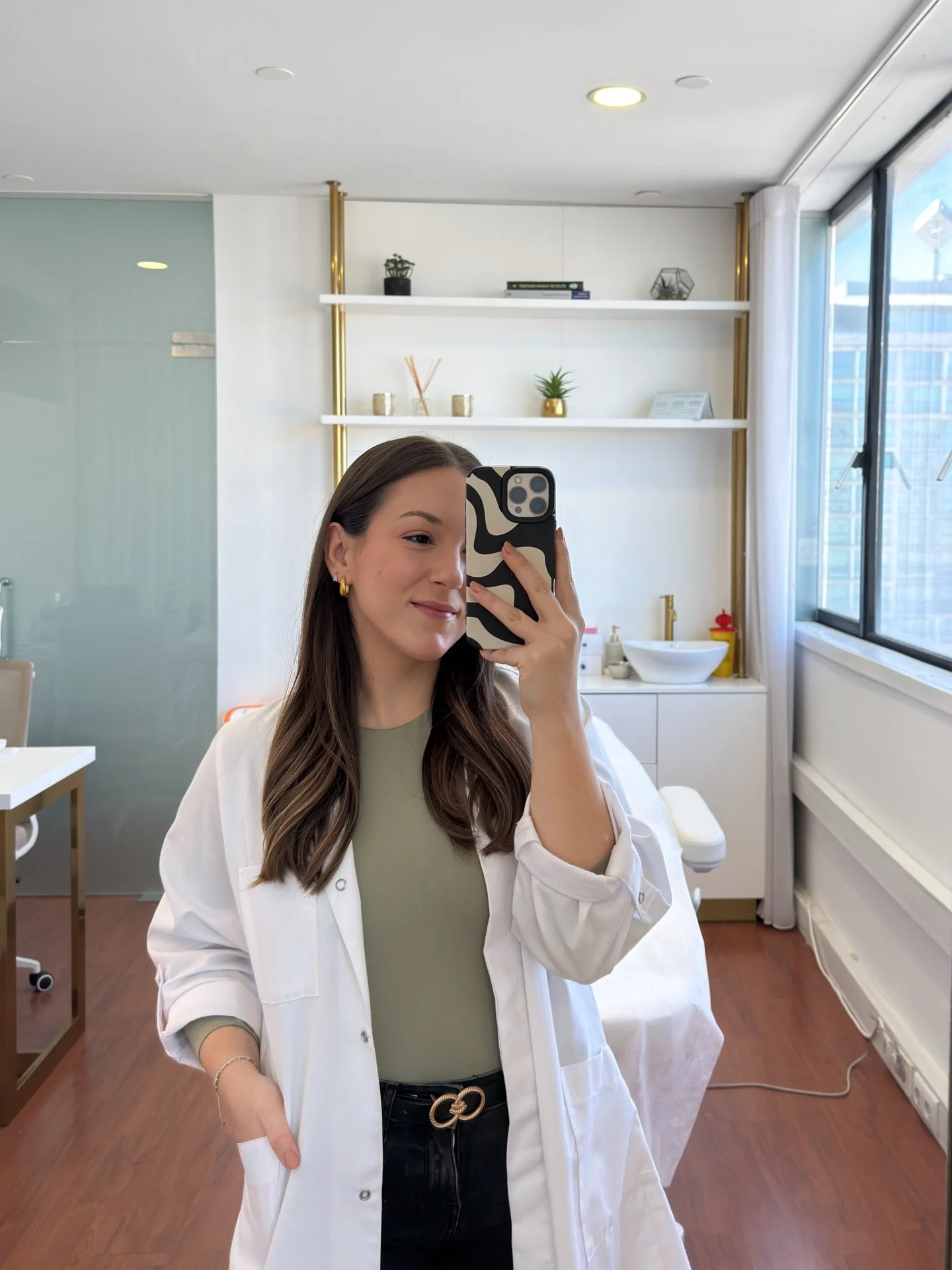 ᴍᴀʀ&ccedil;ᴏ✨

Entre consultas, procedimentos e pausas necess&aacute;rias - assim foi este m&ecirc;s maravilhoso! 🩵

𝘋𝘳𝘢. 𝘚𝘰𝘧𝘪𝘢 𝘗𝘦𝘳𝘦𝘪𝘳𝘢 𝘈𝘭𝘷𝘦𝘴 (𝙊𝙈 𝟲𝟴𝟭𝟴𝟰)