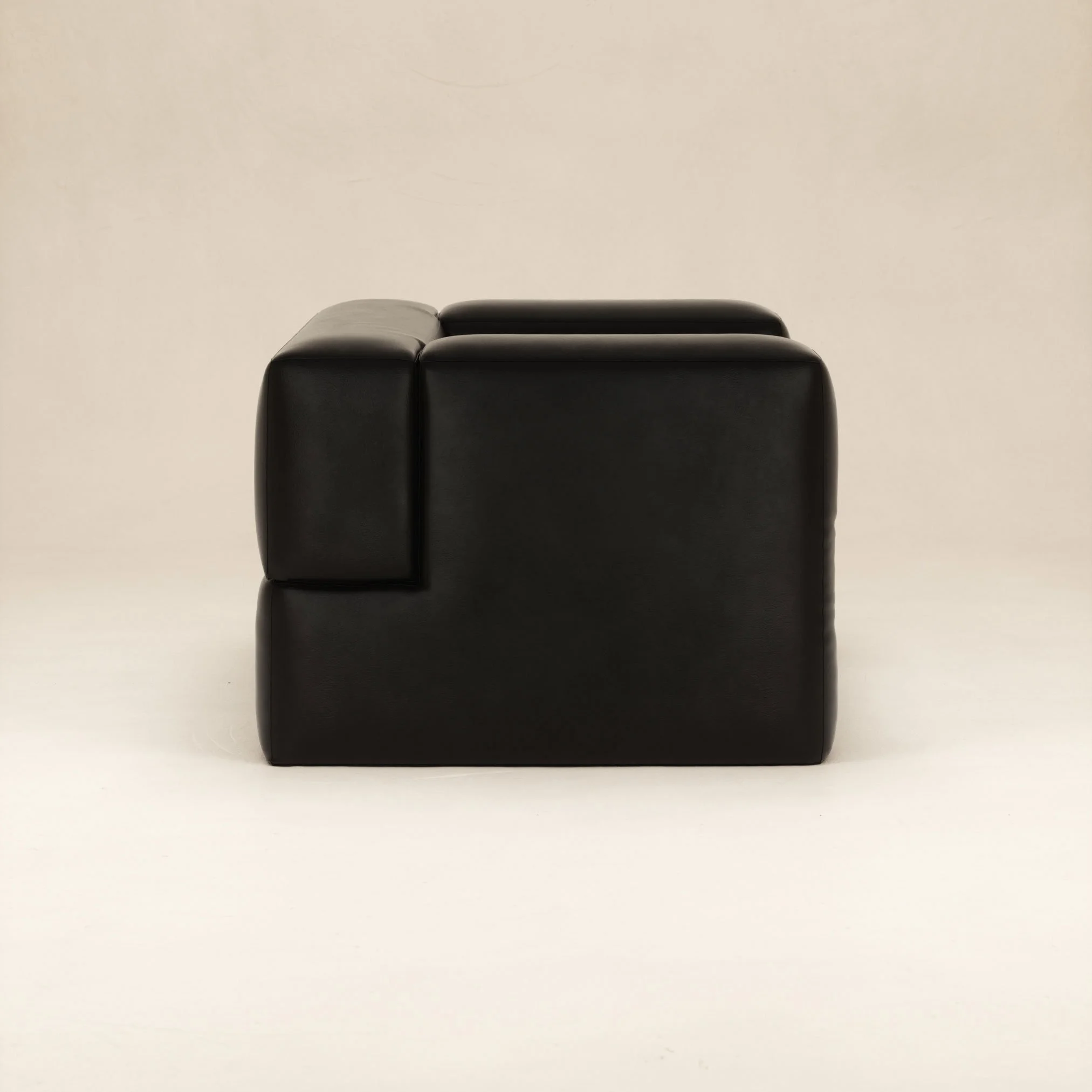 LE-FAUTEUIL---BLACK-LEATHER-(3).jpg