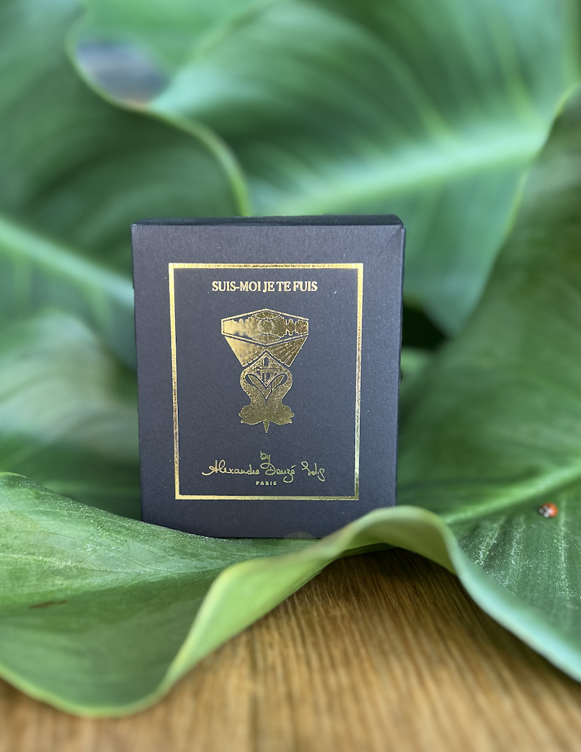 Explorez notre collection exclusive de bougies de créateurs, conçues avec passion et fabriquées en France pour apporter une touche d'élégance et de raffinement à votre intérieur. ADS CASA