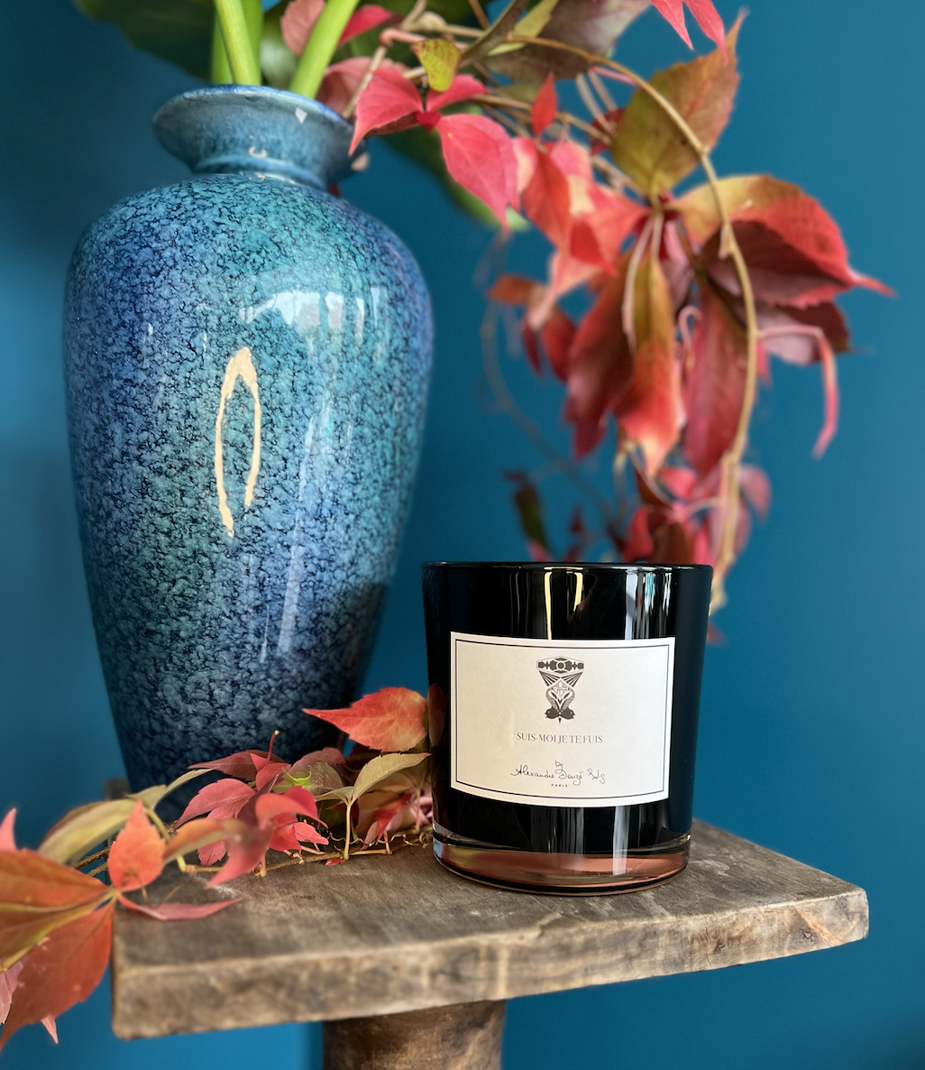 Explorez notre collection exclusive de bougies de créateurs, conçues avec passion et fabriquées en France pour apporter une touche d'élégance et de raffinement à votre intérieur. ADS CASA