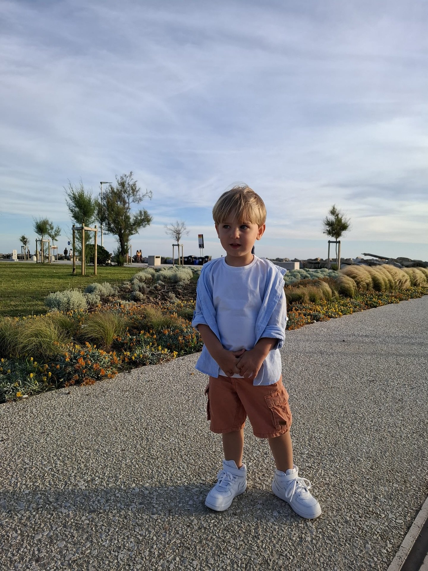 Buona domenica cos&igrave; 🧡🩵🫠
Devo aggiungere altro?

Trovate le ultime taglie del look di Nicolas online 
🛍️growupkids.it 

Abbigliamento bambino 
Shop online
Giugno

#summervibes #kidsstore #miniboy #sunday #sundaylook #june