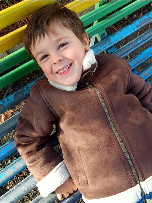 Grazie Jacopo, non avrei saputo immaginare posa e sorriso migliore 🤎

E grazie mamma (sagi ♐️) @francesca.ninaconf per la condivisione di questo scatto ✨

Trovate le ultime taglie di questo meraviglioso capospalla sul nostro sito.
🛍️growupkids.it

