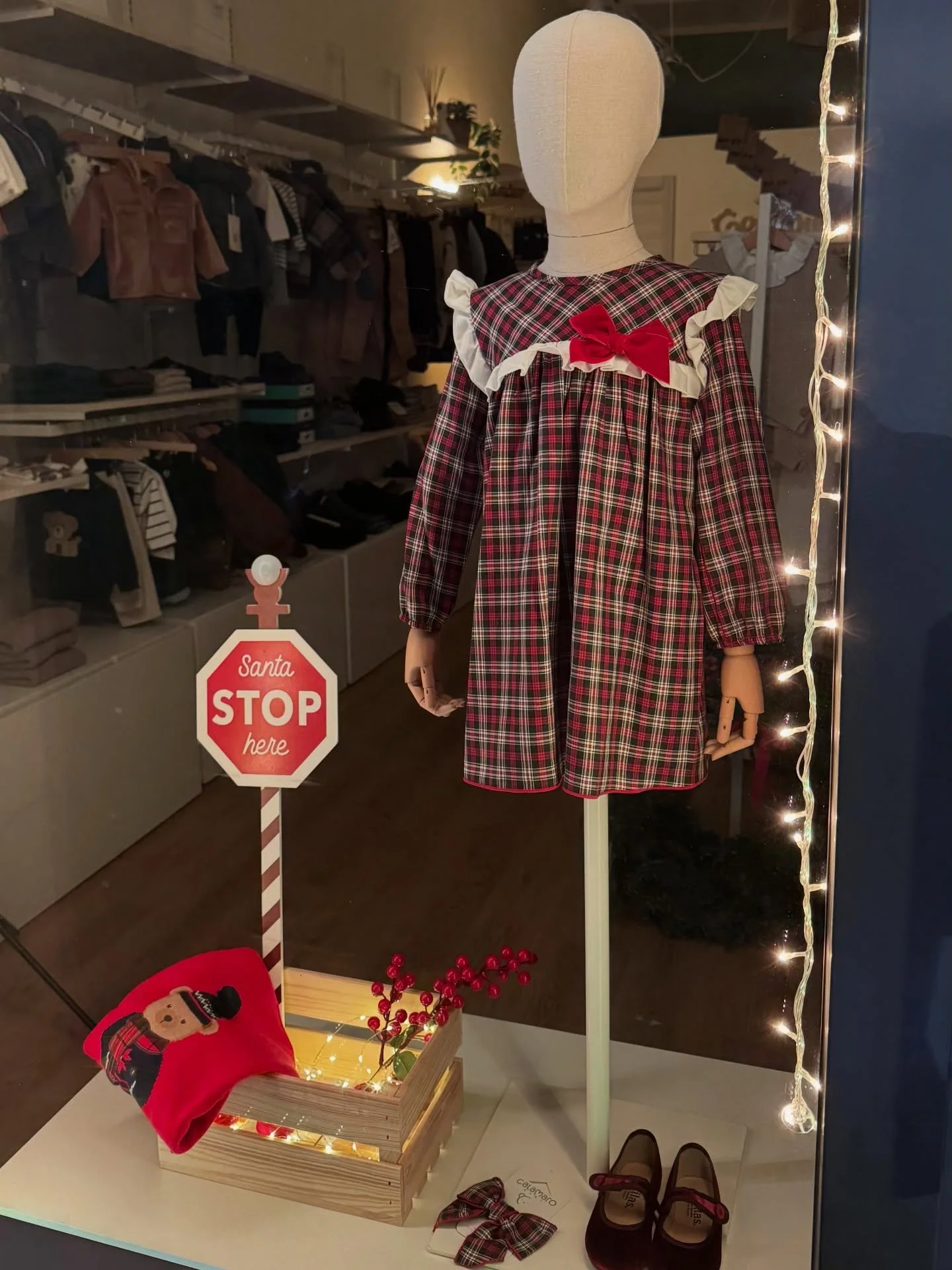 Quadretti iconici, fili incrociati e armonie di rosso e blu: il tartan &egrave; un classico che non passa mai. 

Vieni a scegliere il look di Natale perfetto per la tua bambina ❤️💙

🛍️growupkids.it

Natale
Look per le feste
Eleganza 
Look bambina

