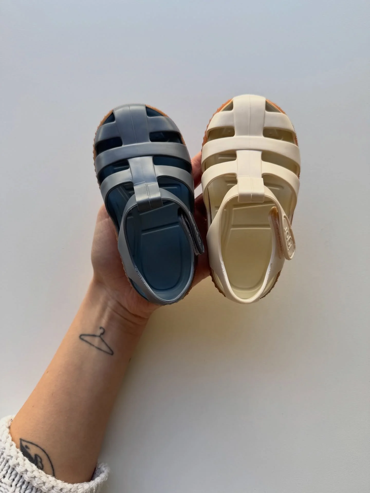 Tutti i modelli dei vostri sandalini preferiti Igor ✨ 

Ogni modello unisce leggerezza, flessibilit&agrave; e comfort&mdash;perfetti per accompagnare ogni passo dell&rsquo;estate.

✔️ Gomma resistente e waterproof 
✔️ Suola antiscivolo 
✔️ Chiusure p
