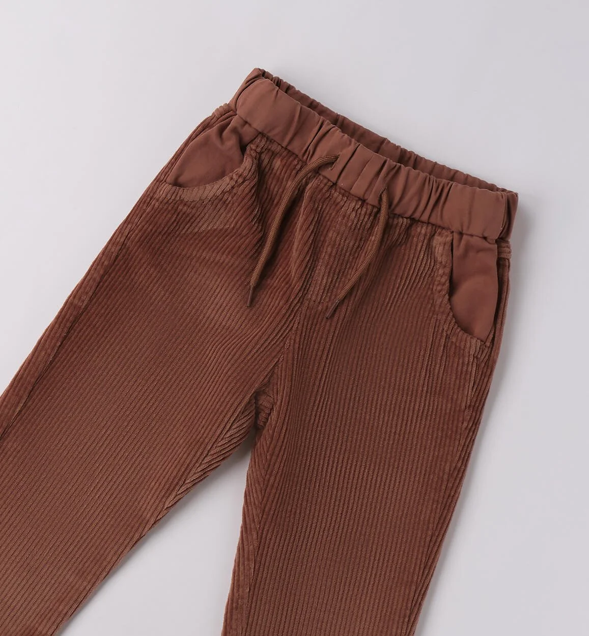 pantaloni-da-bambino-marrone-dettaglio-04-1224f69100-0825.jpg