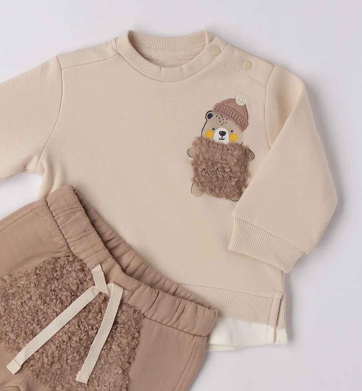 completo-bambino-sportivo-ecru-dettaglio-04-0264f01900-0164.jpg