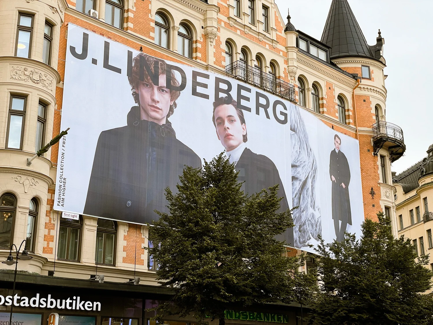 J.Lindeberg FW21 campaign billboard installed on a Stockholm building façade