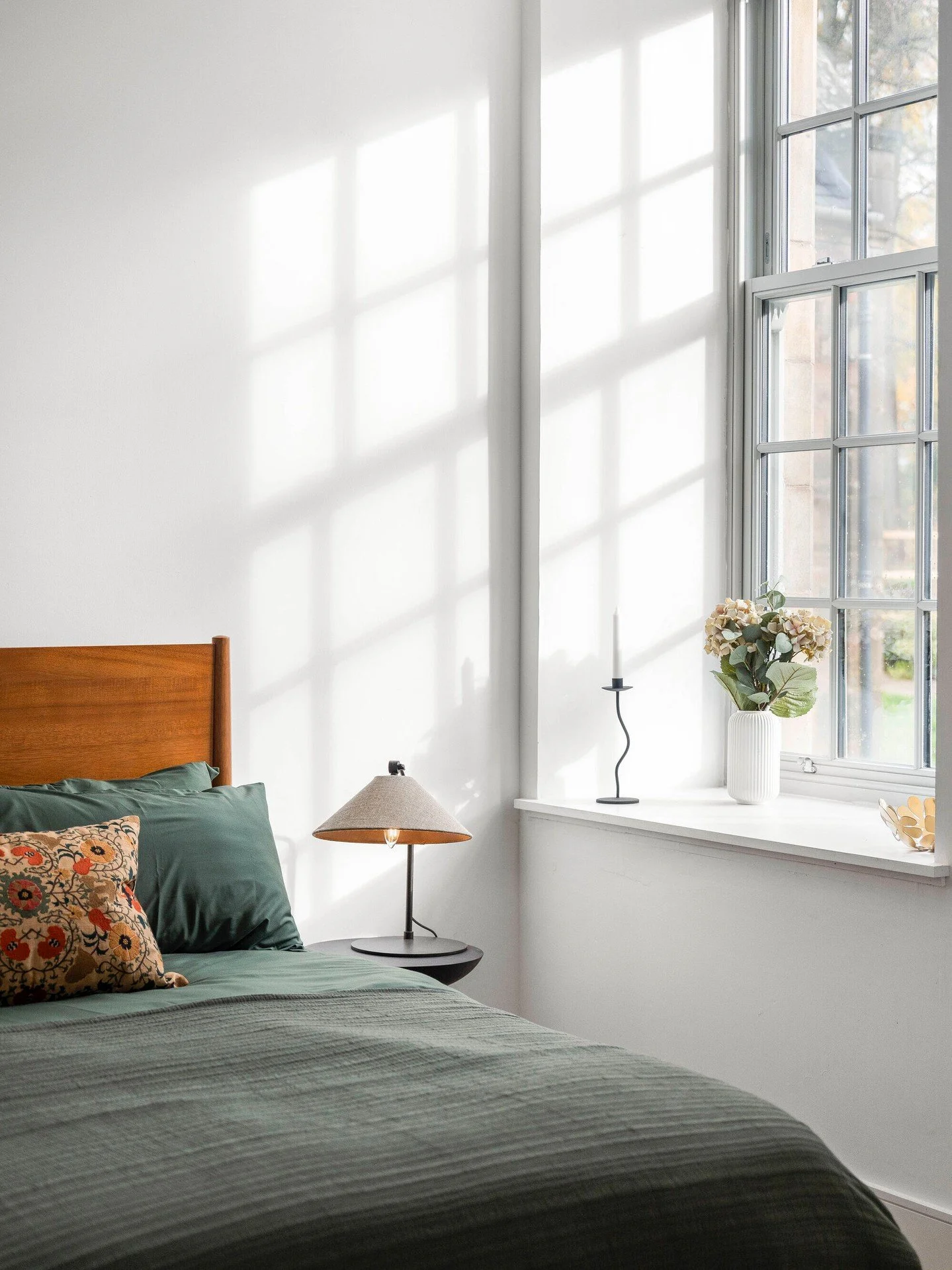 Byzantian&rsquo;s portraits: the bedrooms.

Generous proportions, high ceilings and sash‑style windows capture light and history, with en‑suite comfort and storage solutions crafted for modern living.

🔗 Discover more via the link in bio.