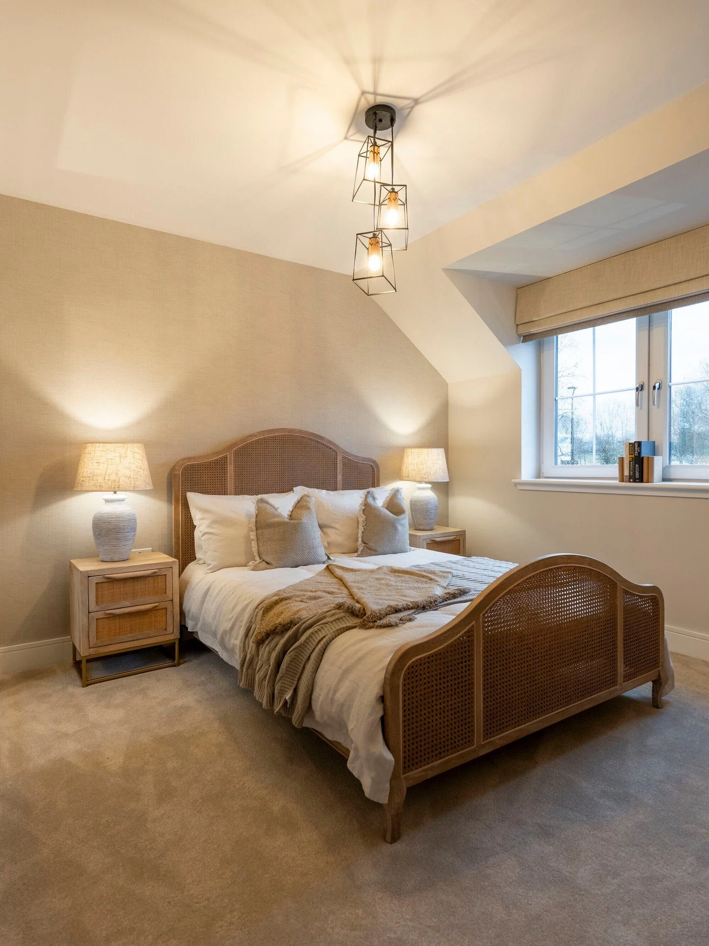 The night before Christmas&hellip;
Swipe to turn off the lights 🌙✨

📌 Explore more of Carmichael via the link in bio.