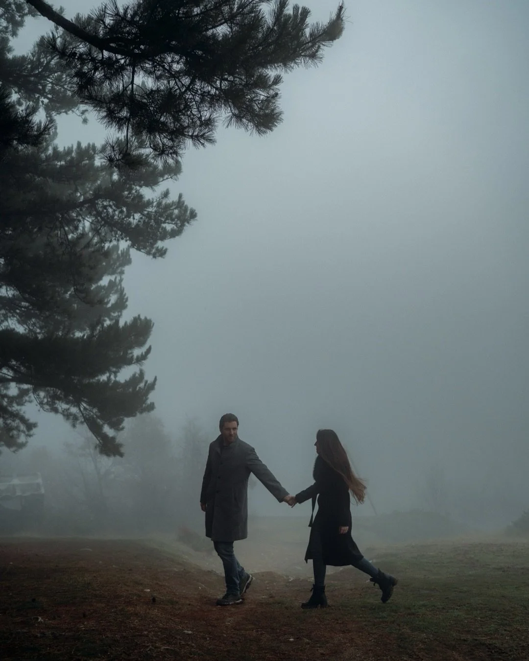 От практиката на уъркшопа в Пловдив. Моделите, мъглата и огънят не са случайни.  #уъркшоп #photographyworkshop #sonyalpha #фотосесия #lovestoryphotoshoot
