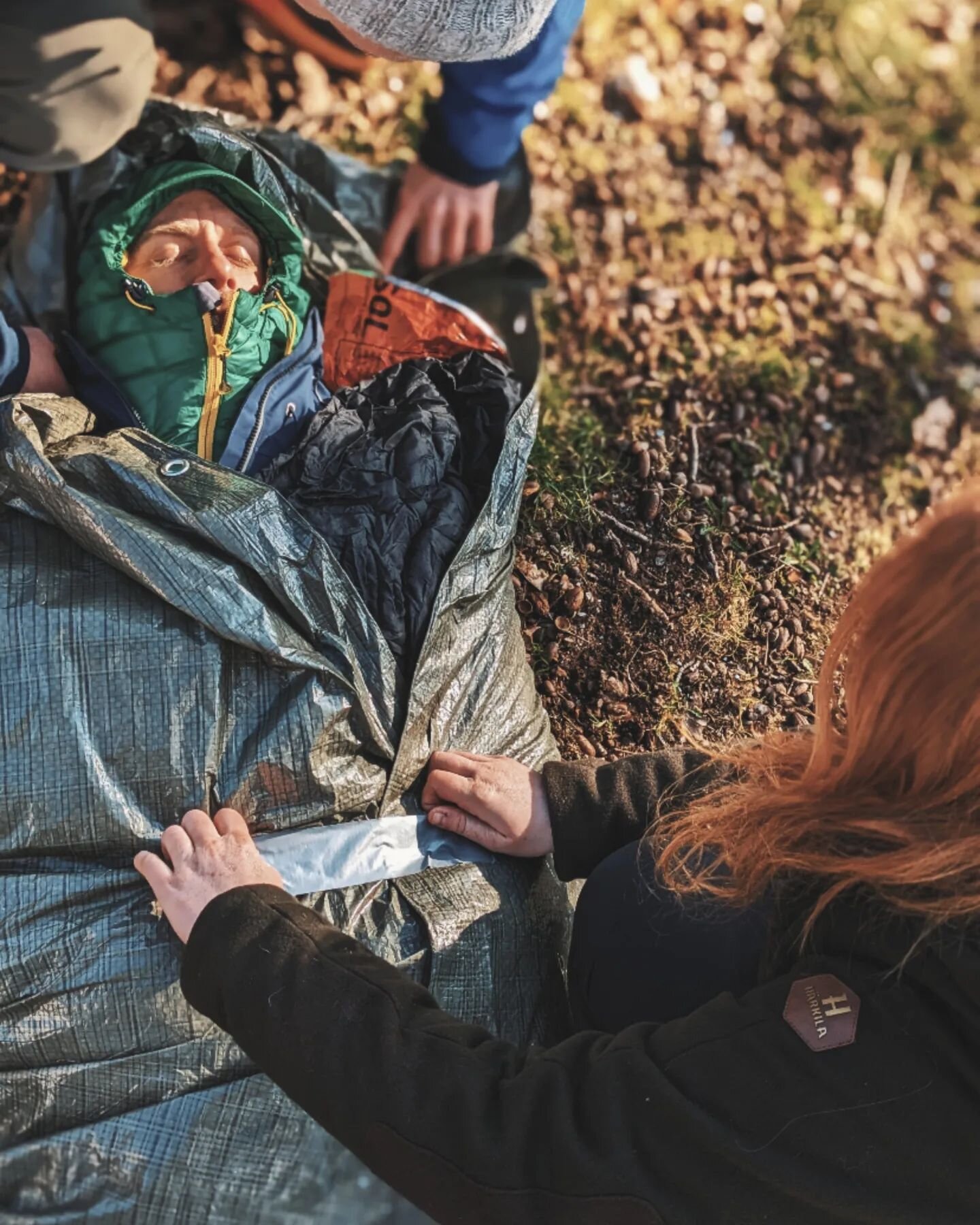 F&Oslash;RSTEHJ&AElig;LP I VILDMARKEN 🏔️

Vi skal s&oslash;rge for b&aring;de vores egen, og vores kunders sikkerhed ude i vildmarken. Her har vi allieret os med NORDIC OUTDOOR MEDICS som s&oslash;rger for at vi er fuldt opdateret hvis ulykken skull