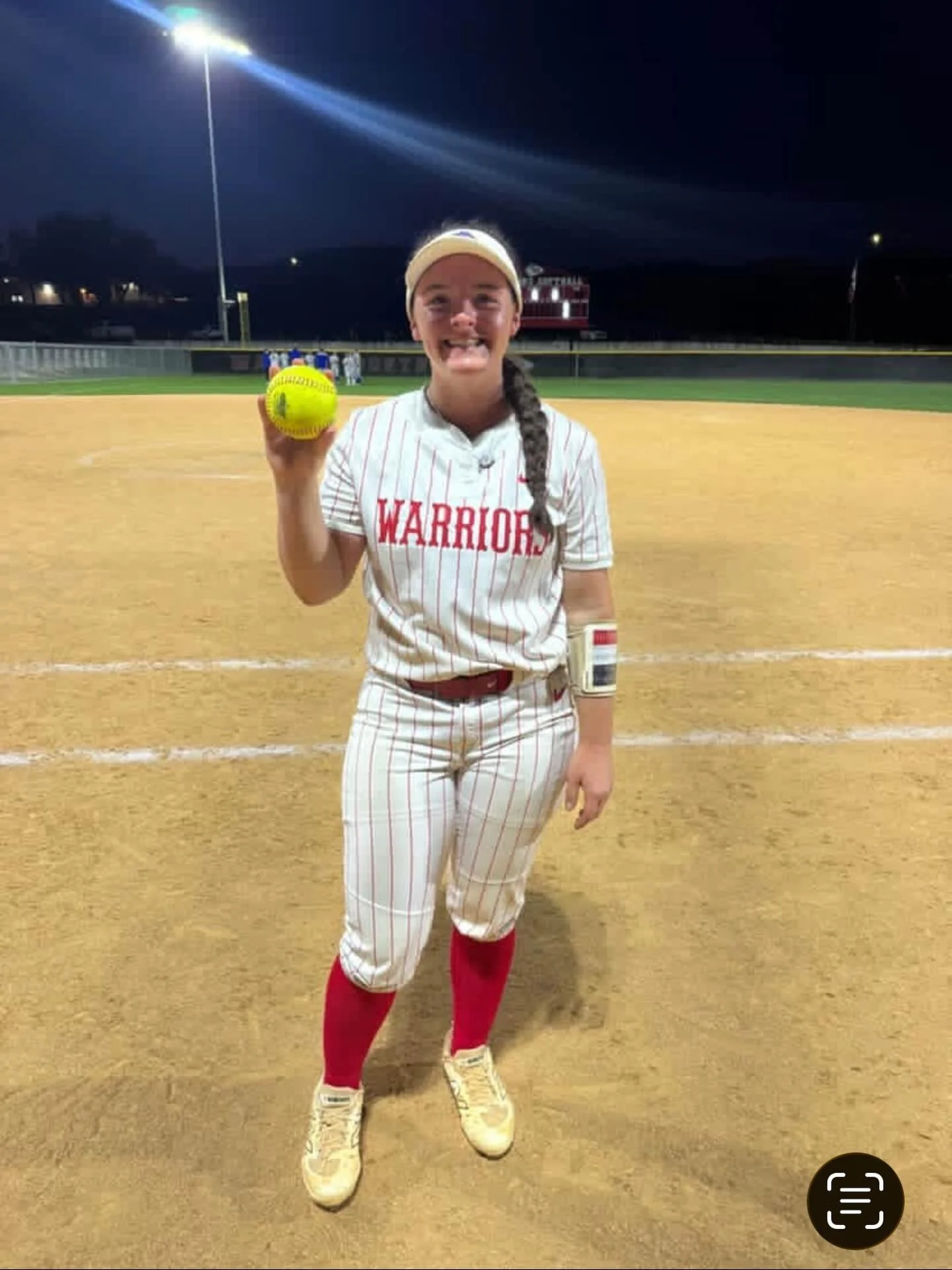 💥🥎Over the fence and gone! 🥎💥
Home run by Mckenna McClintock for the Warriors vs Blanco!!! #warriornation #ipi #itsouttahere #swingforthefence