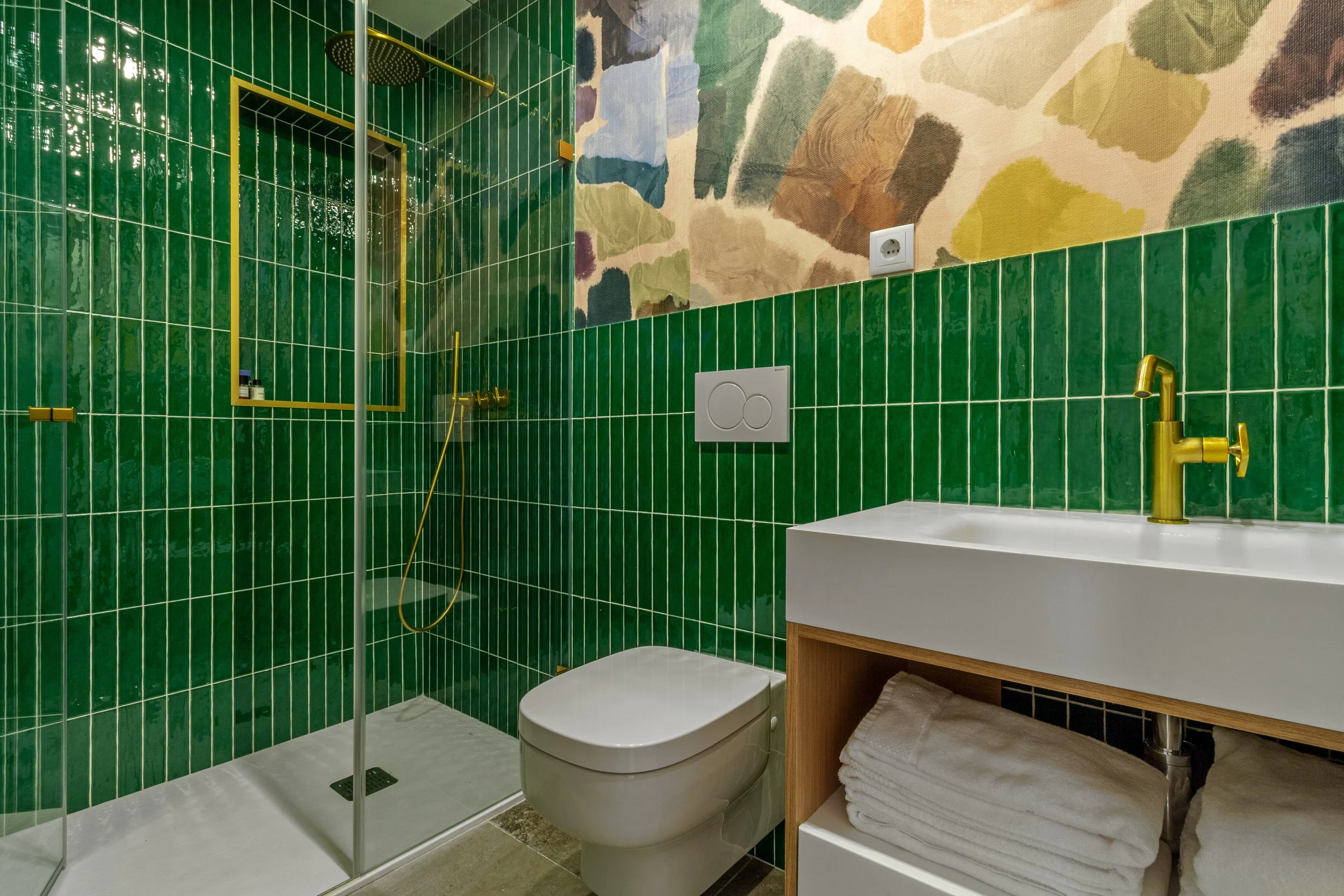 23 Restroom 2.jpg