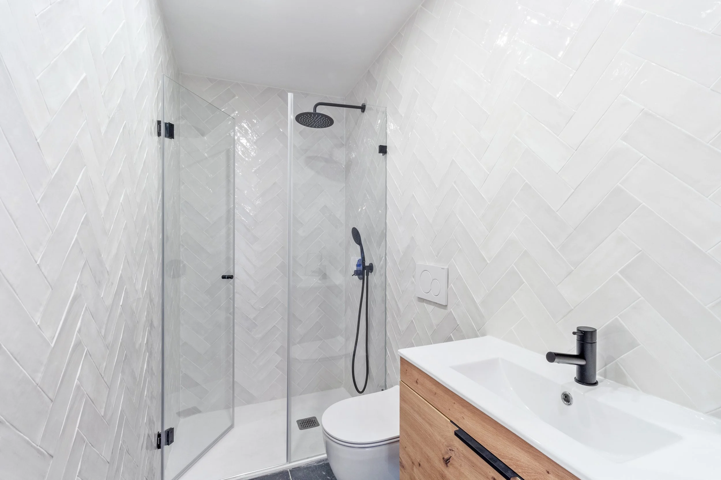 18 Restroom 1.jpg