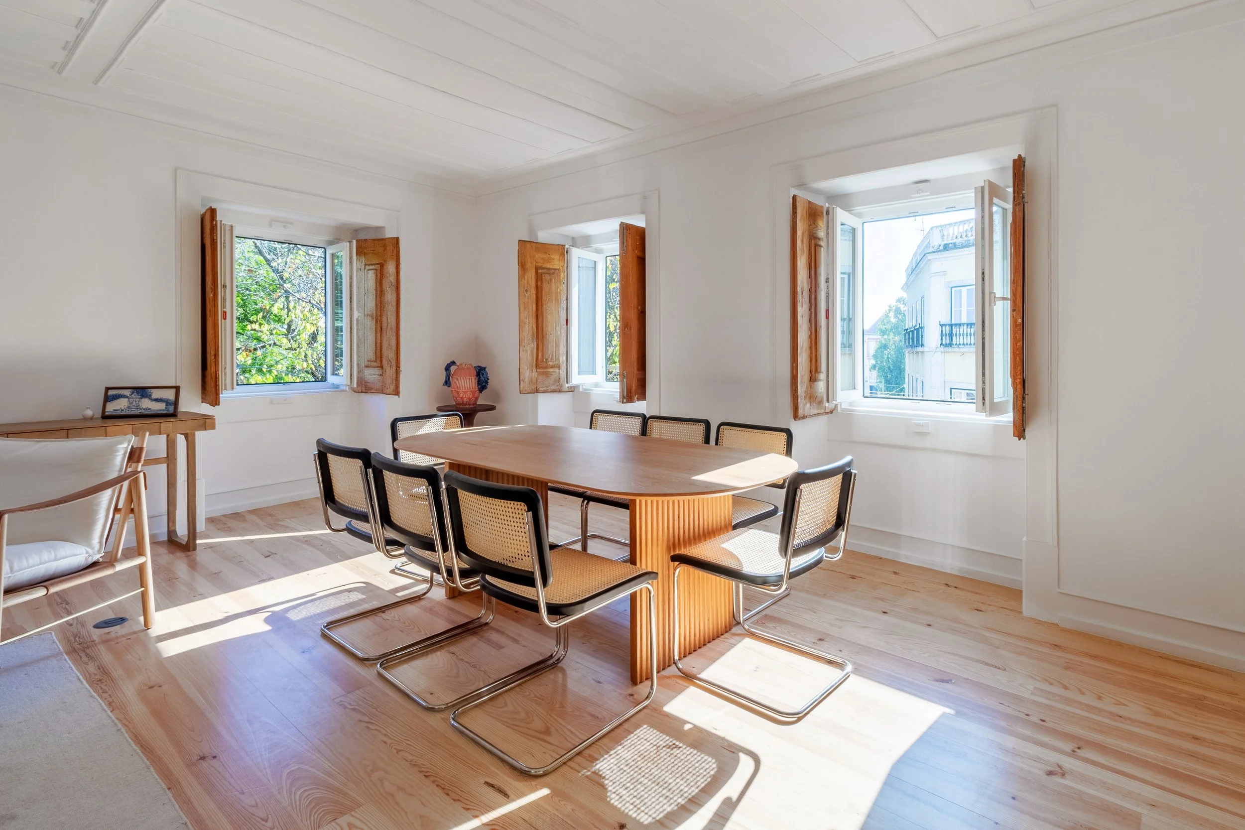 06 Living Room.jpg