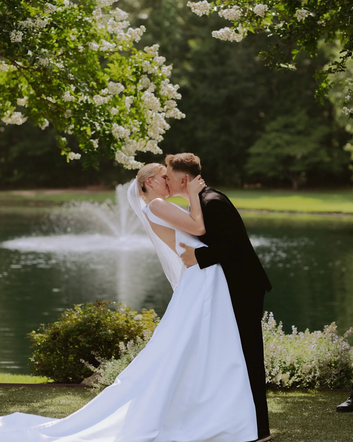 this beautiful summer wedding ceremony was so amazing to photograph 💫  if you&rsquo;re dreaming of a gorgeous wedding- reach out to us because we&rsquo;d love to help make your dreams come true (: