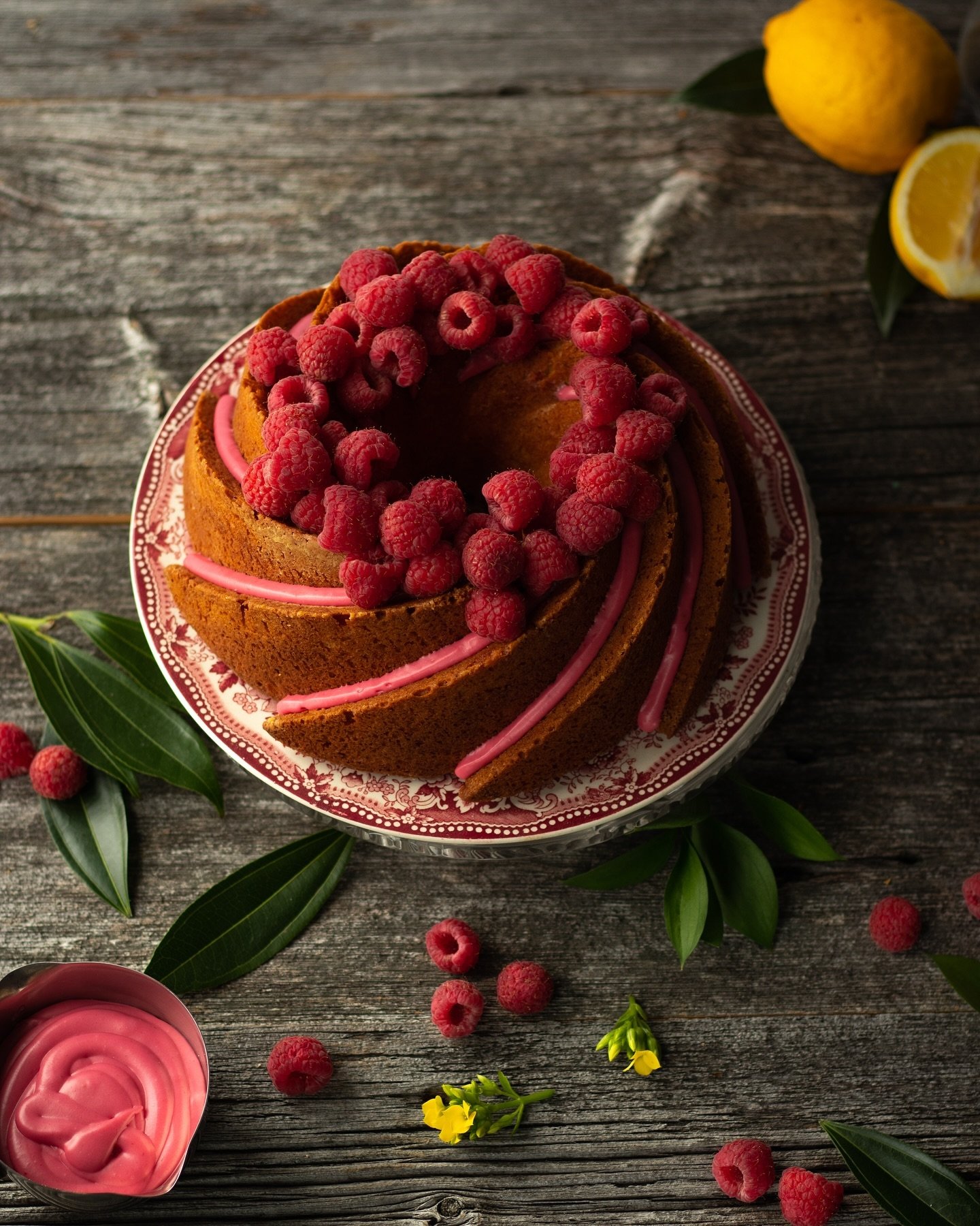 ☀️Happy Friday! Looking for a weekend baking project? 🙌🏻

With the fresh, vibrant flavours of lemon and raspberry, you&rsquo;ll taste Spring in every bite of this Lemon-Raspberry Bundt Cake!  A family-favourite around these parts! 🍋🙌🏻

Recipe is