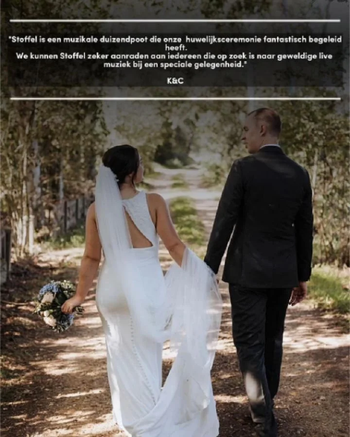 Throwback naar vorig jaar, toen ik voor de muzikale noot op het huwelijk van K&amp;C mocht zorgen ✨ Hun volledig tekstje vind je op de website. Op naar meer van dat! ❤️🎶
.
.
.
.
.
.
.
.
#weddingsinger #bruiloftzanger #livemuziek #livemusic #trouwfee